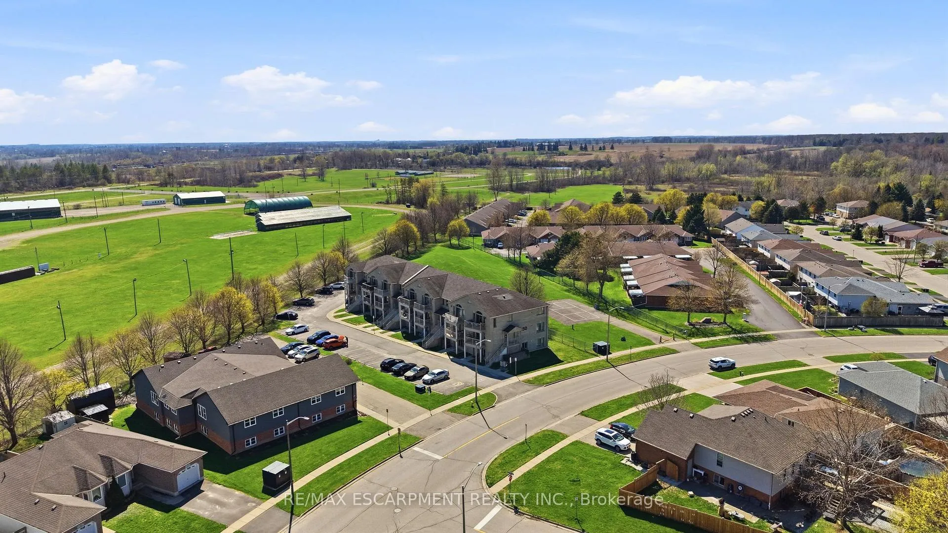 Photo 17 of Unit 102, 50 Whitlaw Way, Brant, Paris — HOMEH