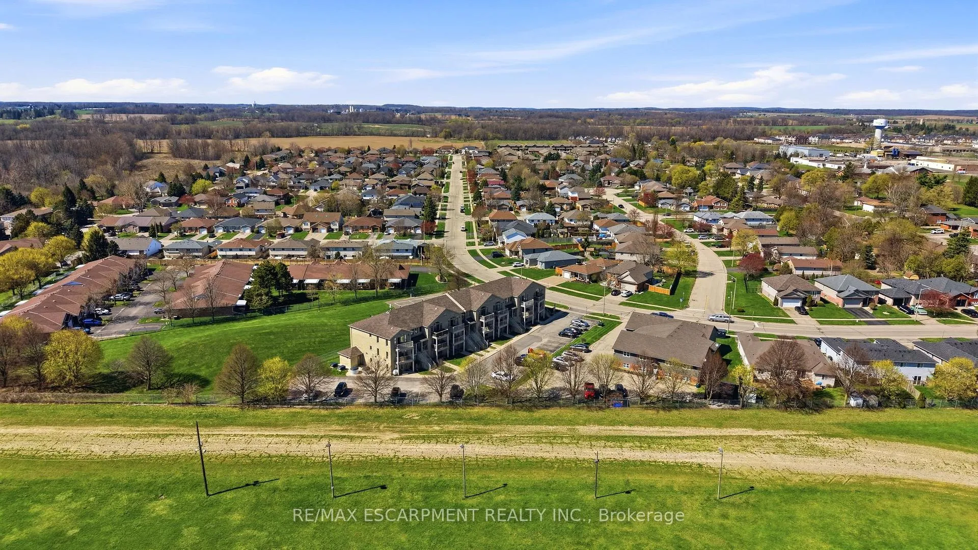 Photo 18 of Unit 102, 50 Whitlaw Way, Brant, Paris — HOMEH