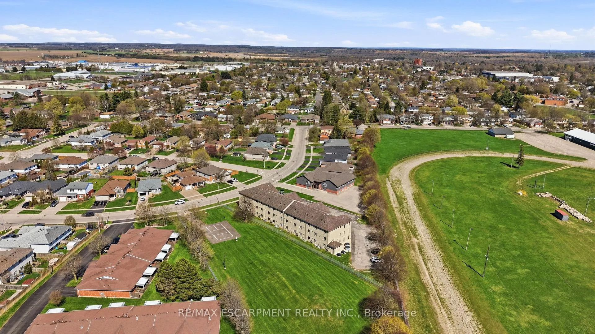 Photo 19 of Unit 102, 50 Whitlaw Way, Brant, Paris — HOMEH