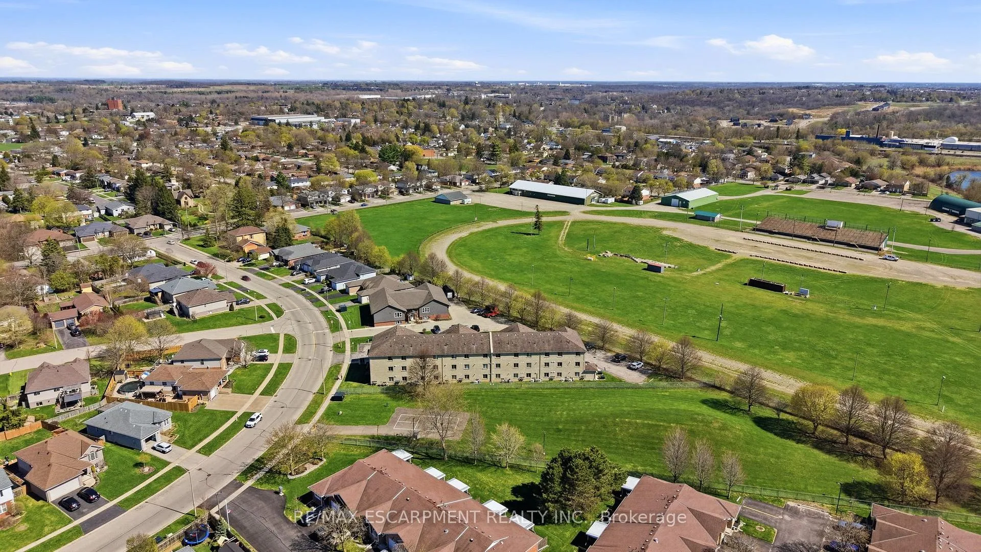 Photo 20 of Unit 102, 50 Whitlaw Way, Brant, Paris — HOMEH