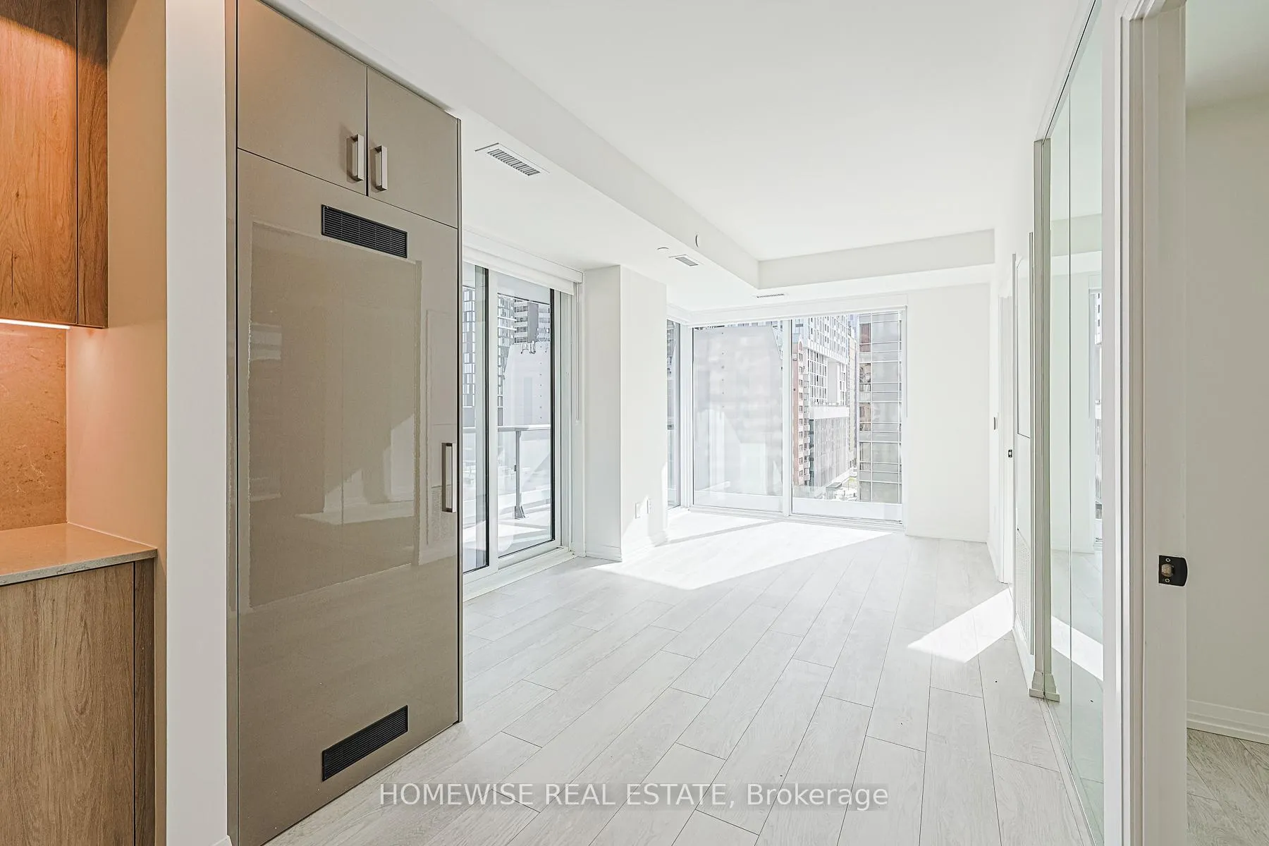 Photo 5 of Unit 604, 280 Dundas Street W, Toronto, Kensington-Chinatown — HOMEH