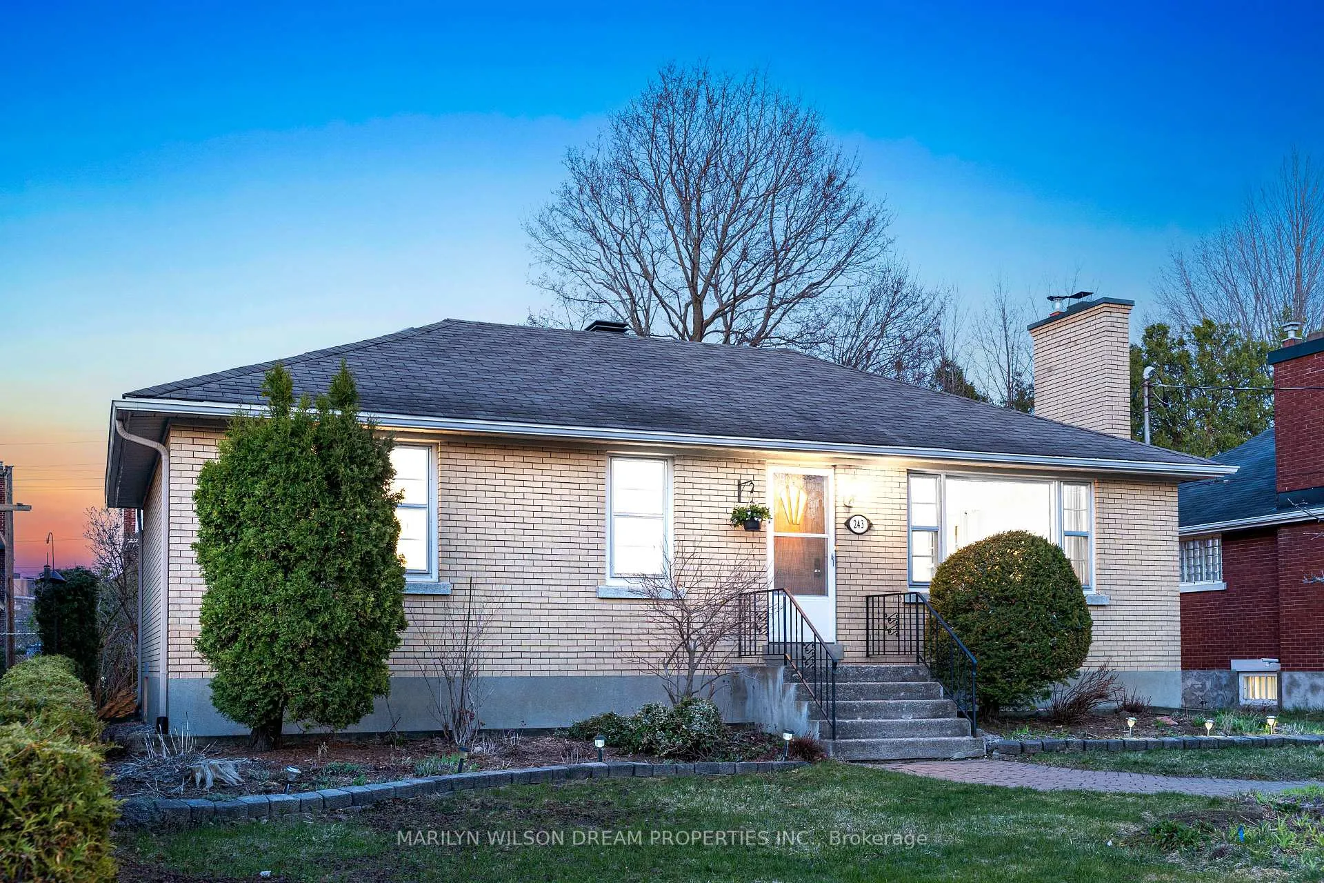 Photo 2 of 243 Compton Avenue, Ottawa, Woodroffe — HOMEH