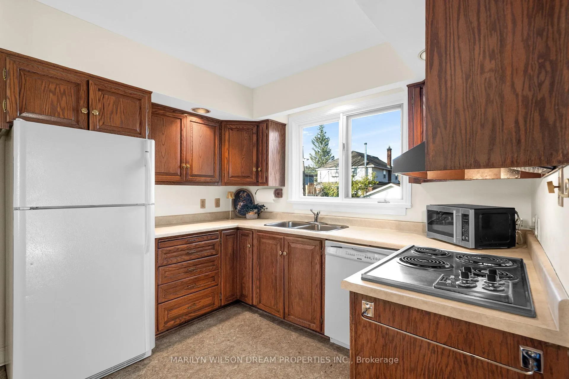 Photo 19 of 243 Compton Avenue, Ottawa, Woodroffe — HOMEH