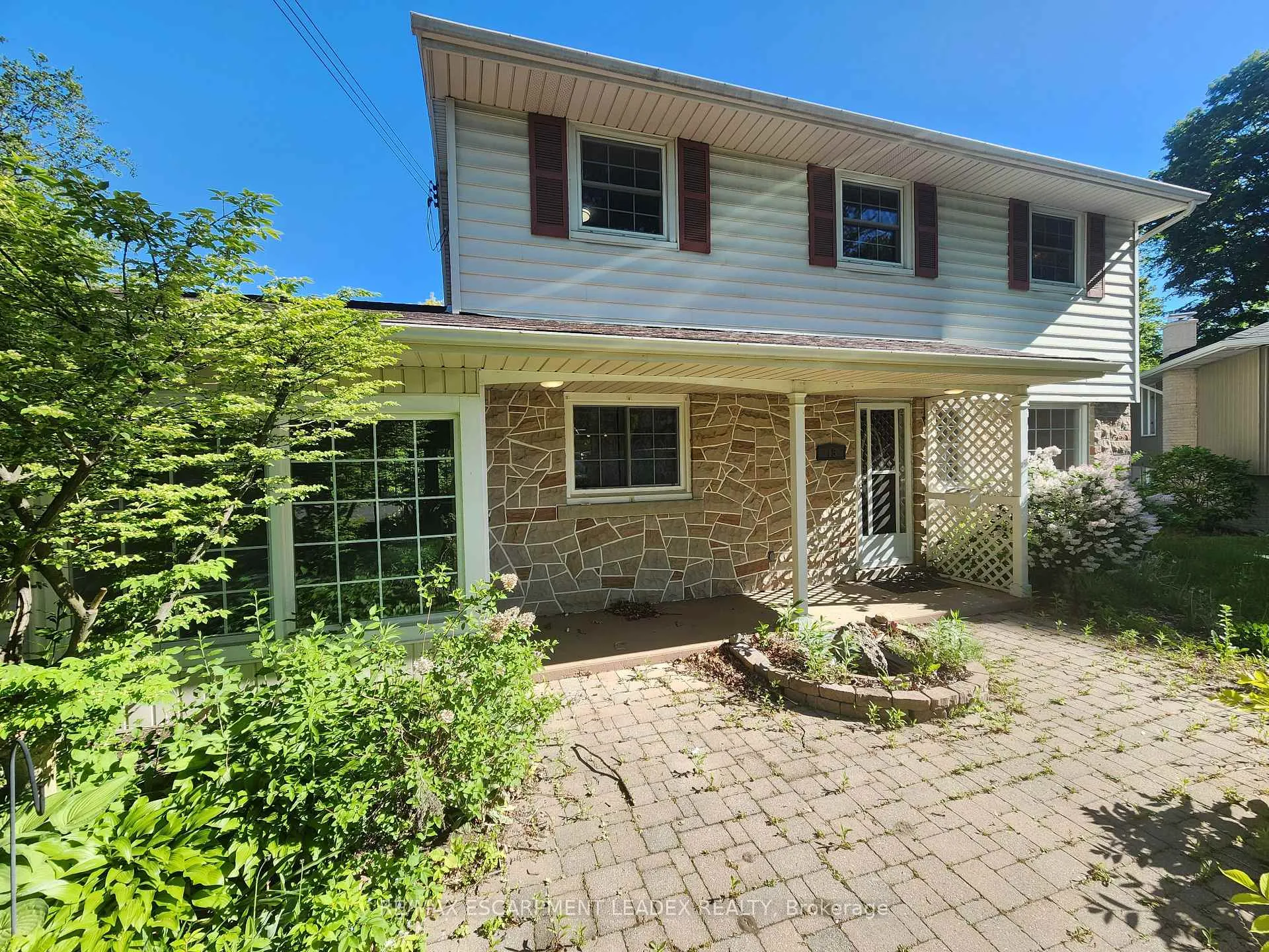 Photo 1 of 15 St. Anns Court, Hamilton, Ancaster — HOMEH