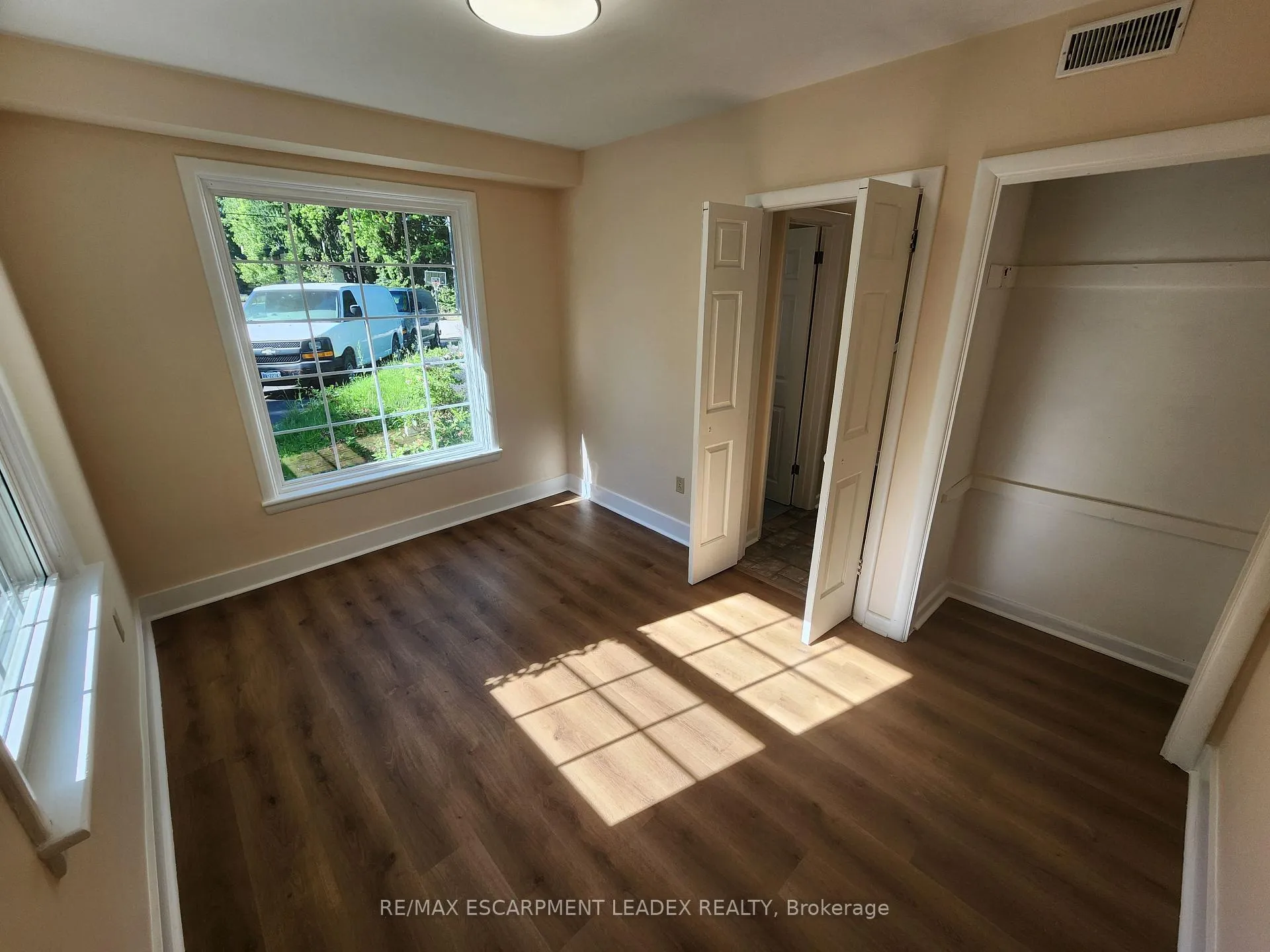 Photo 6 of 15 St. Anns Court, Hamilton, Ancaster — HOMEH