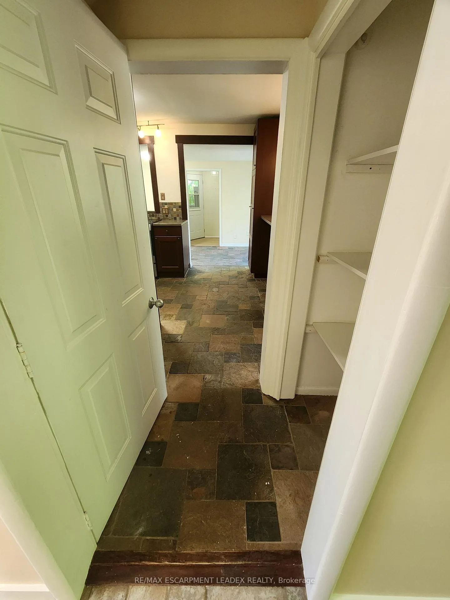 Photo 7 of 15 St. Anns Court, Hamilton, Ancaster — HOMEH