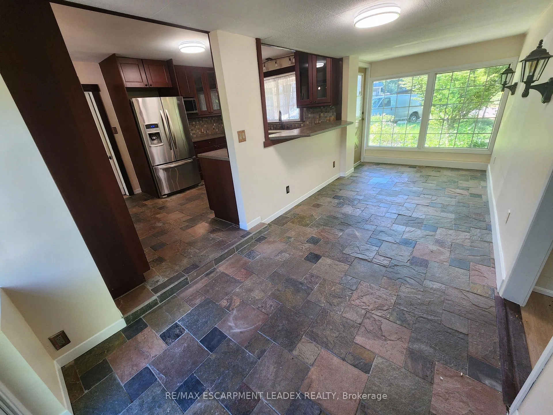 Photo 15 of 15 St. Anns Court, Hamilton, Ancaster — HOMEH