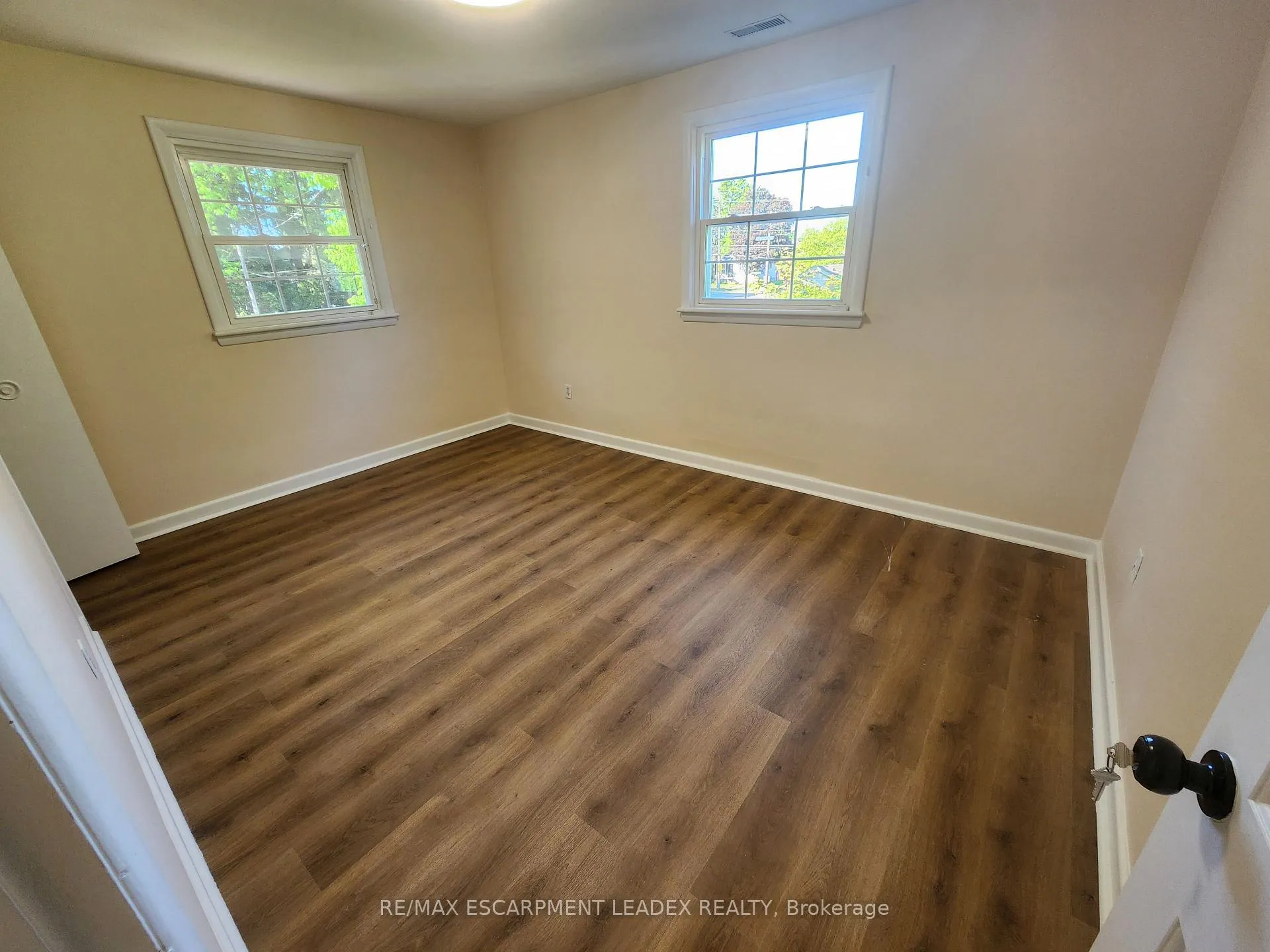 Photo 22 of 15 St. Anns Court, Hamilton, Ancaster — HOMEH