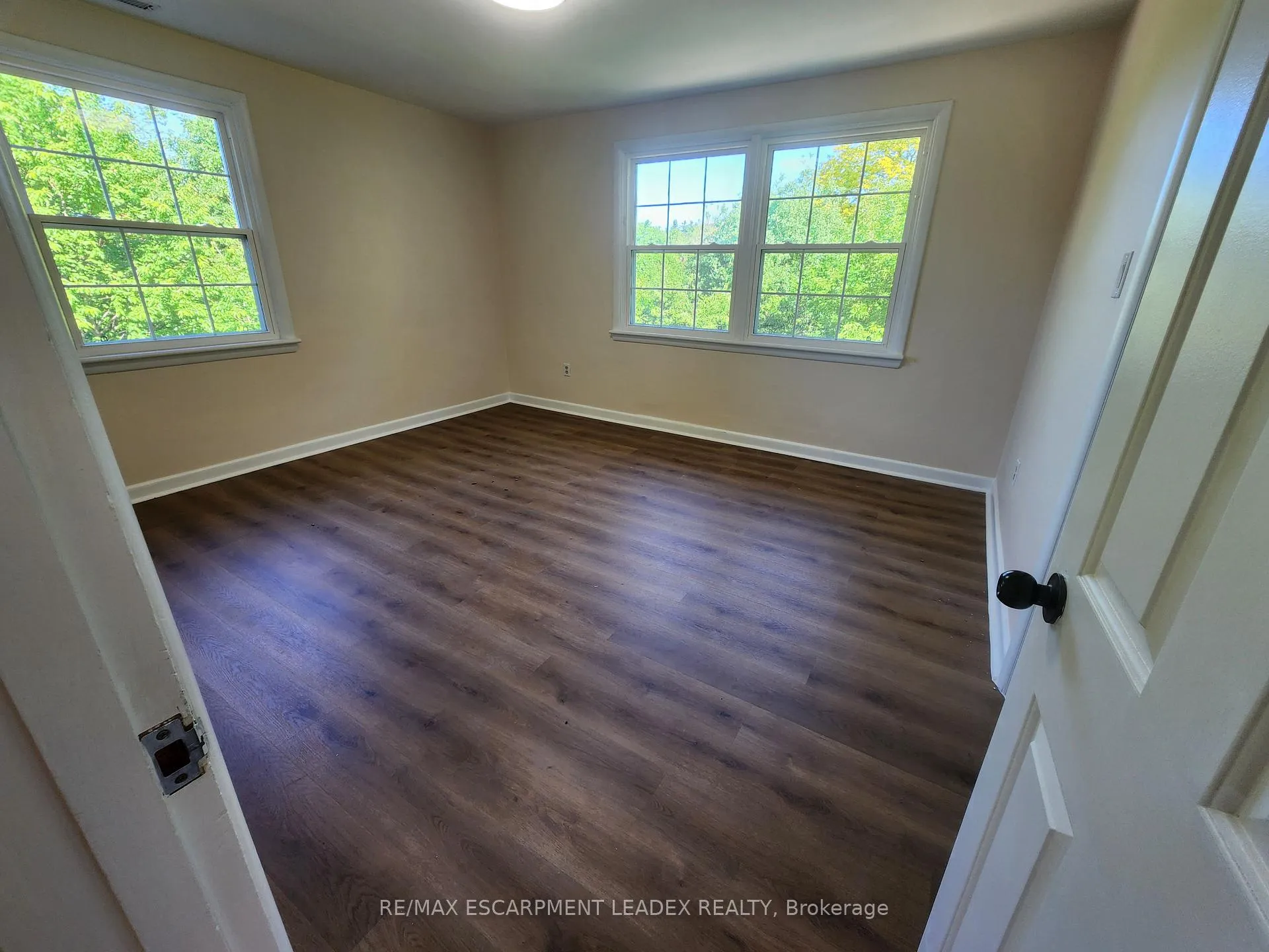 Photo 24 of 15 St. Anns Court, Hamilton, Ancaster — HOMEH