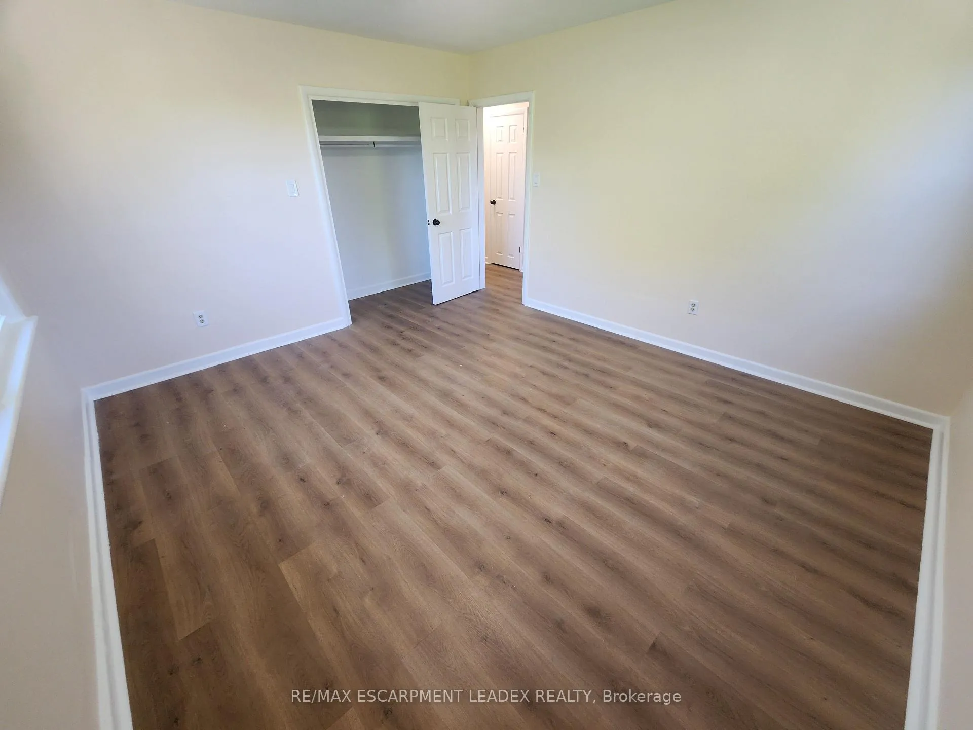 Photo 25 of 15 St. Anns Court, Hamilton, Ancaster — HOMEH