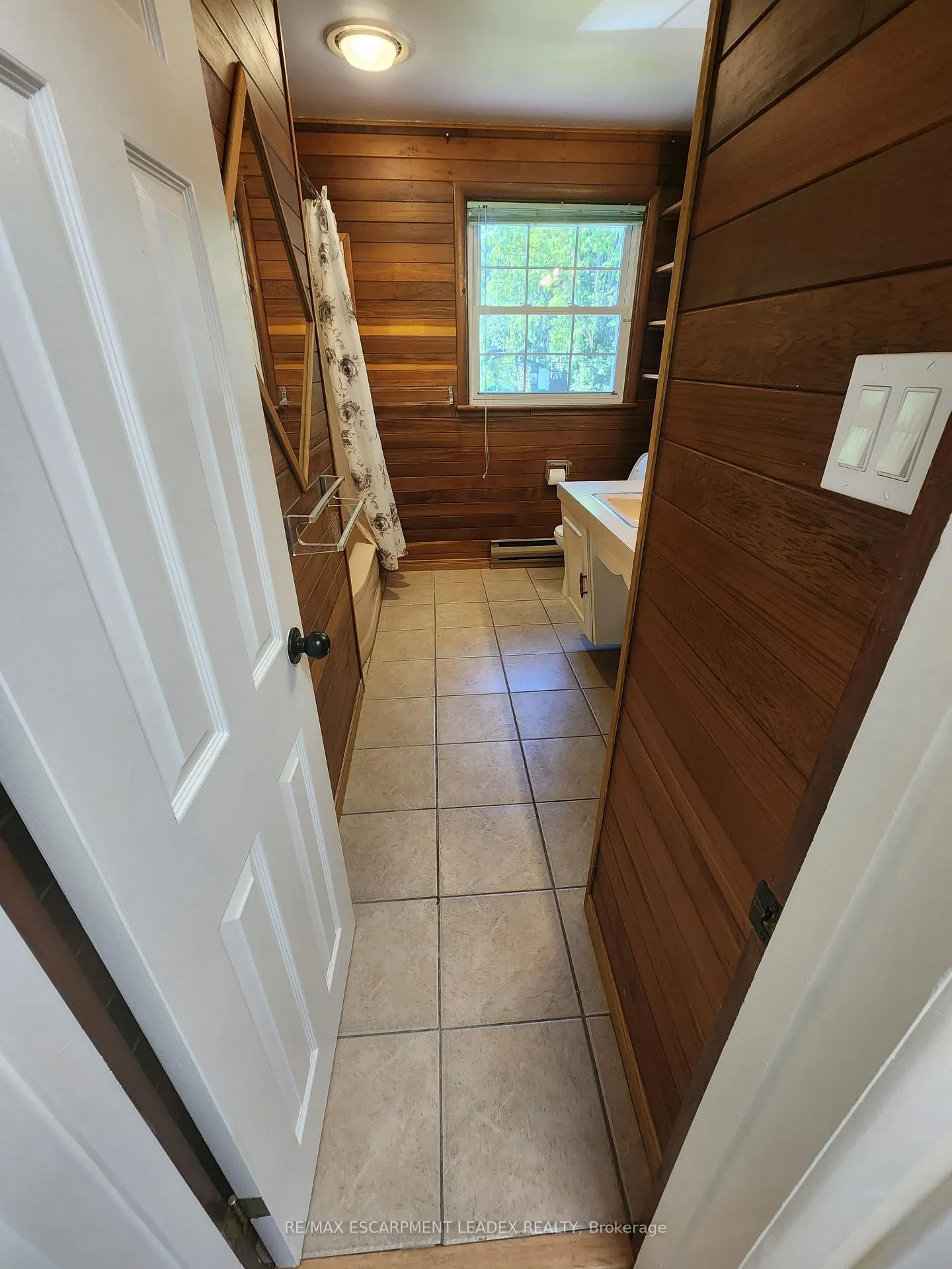 Photo 26 of 15 St. Anns Court, Hamilton, Ancaster — HOMEH