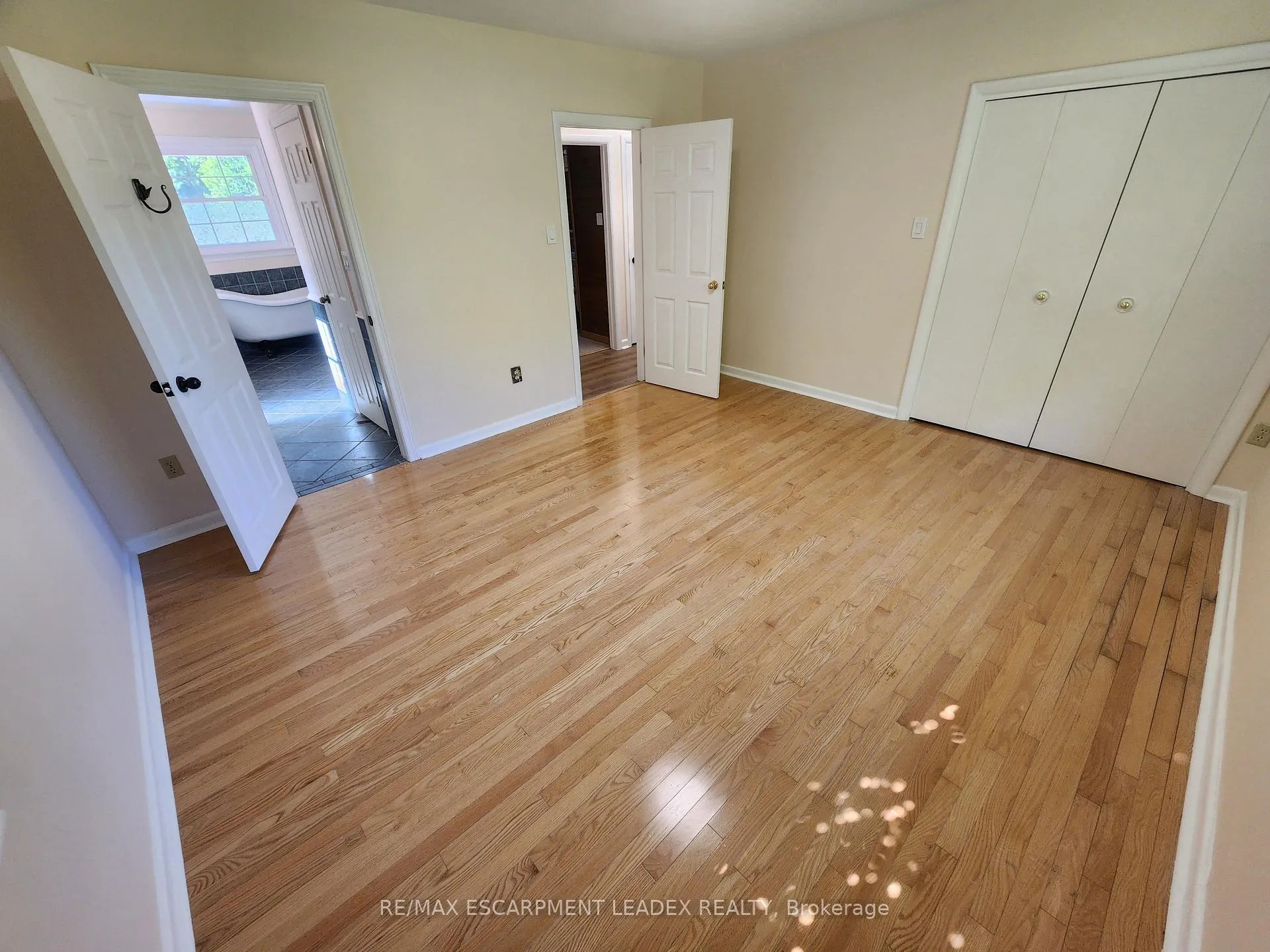 Photo 28 of 15 St. Anns Court, Hamilton, Ancaster — HOMEH