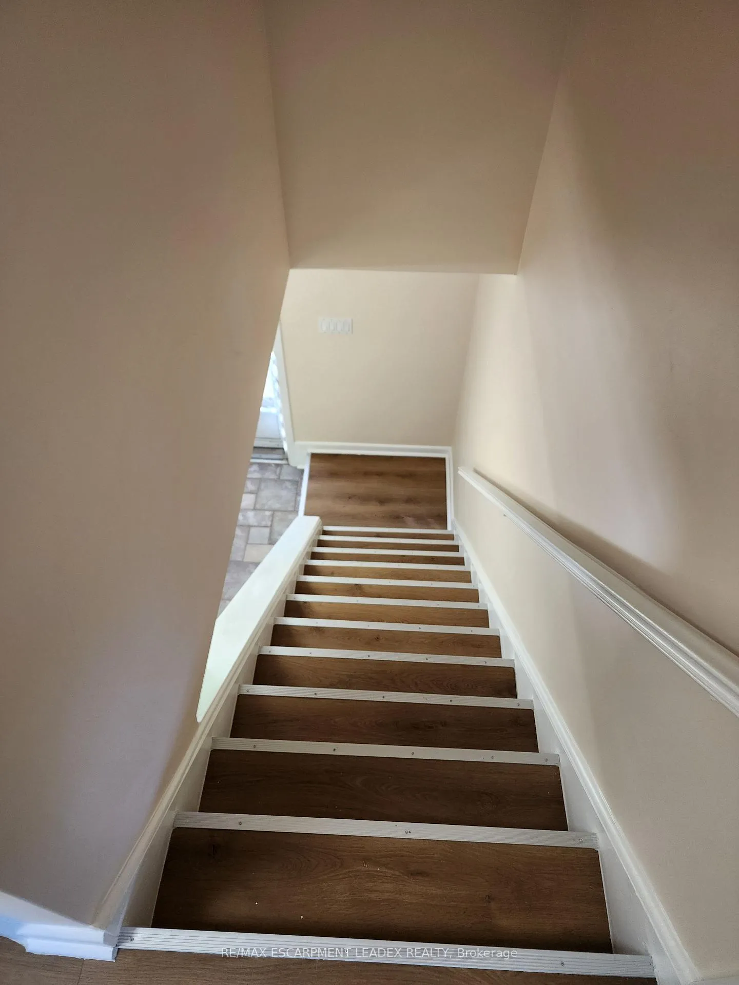 Photo 32 of 15 St. Anns Court, Hamilton, Ancaster — HOMEH