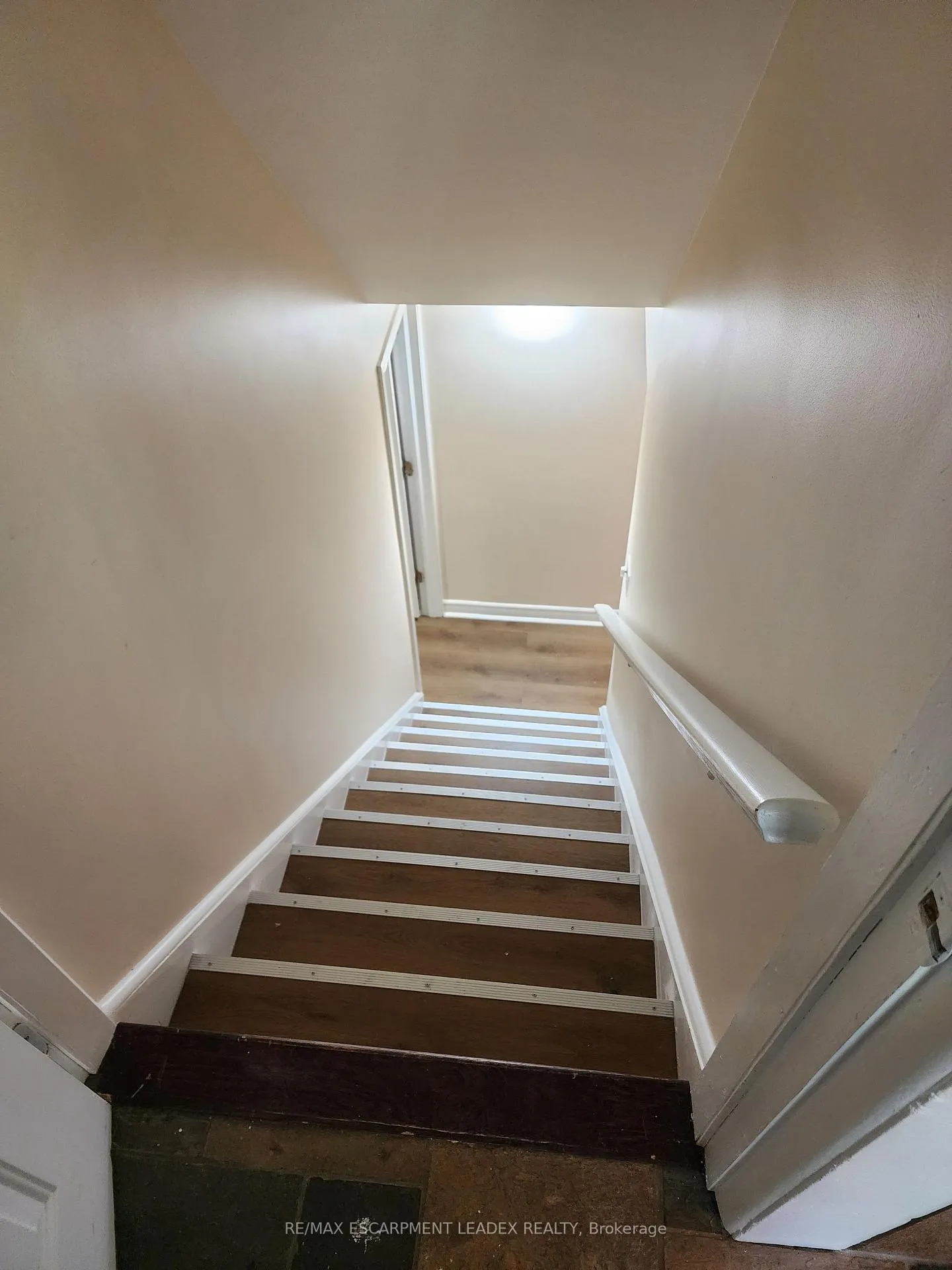 Photo 33 of 15 St. Anns Court, Hamilton, Ancaster — HOMEH