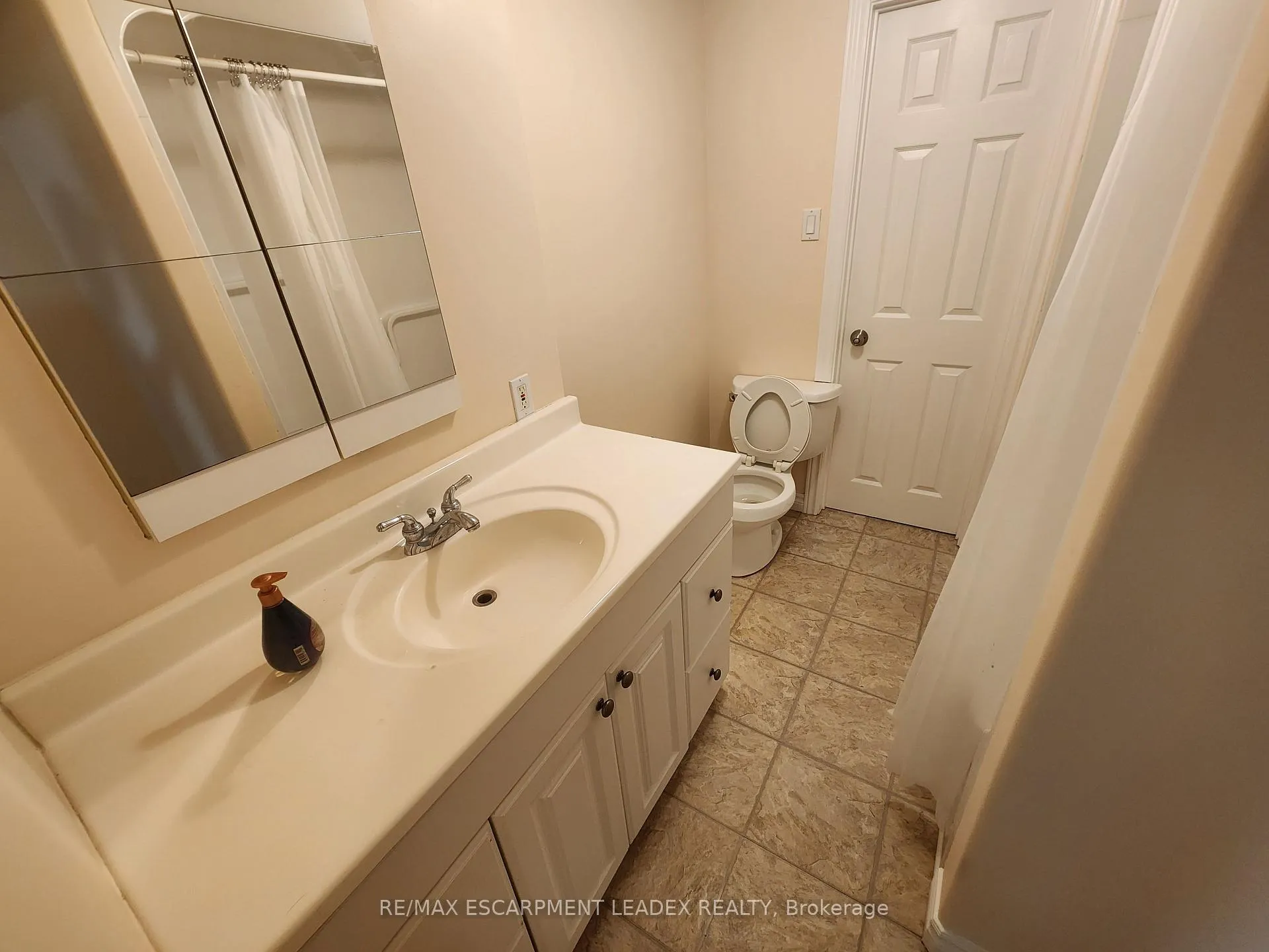 Photo 38 of 15 St. Anns Court, Hamilton, Ancaster — HOMEH