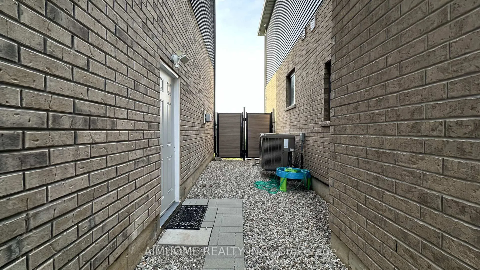 Photo 3 of Unit Basement, 4 Flagg Avenue, Brant, Paris — HOMEH