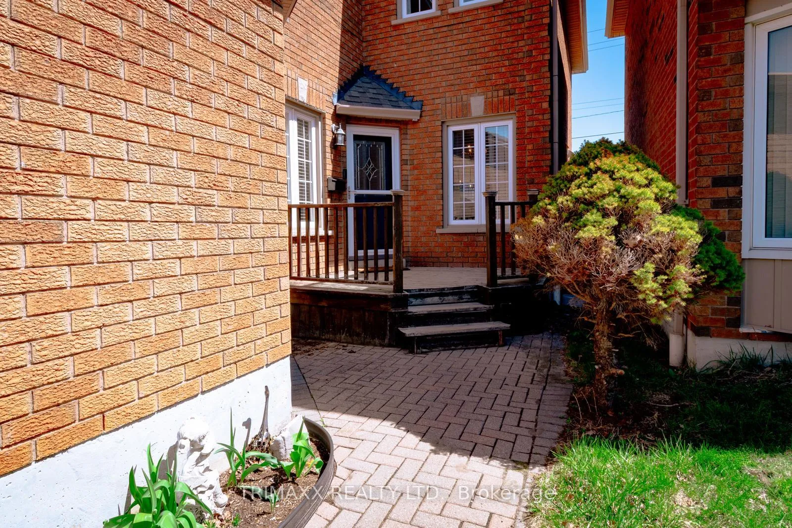 Photo 2 of 92 Hartrick Place, Whitby, Rolling Acres — HOMEH