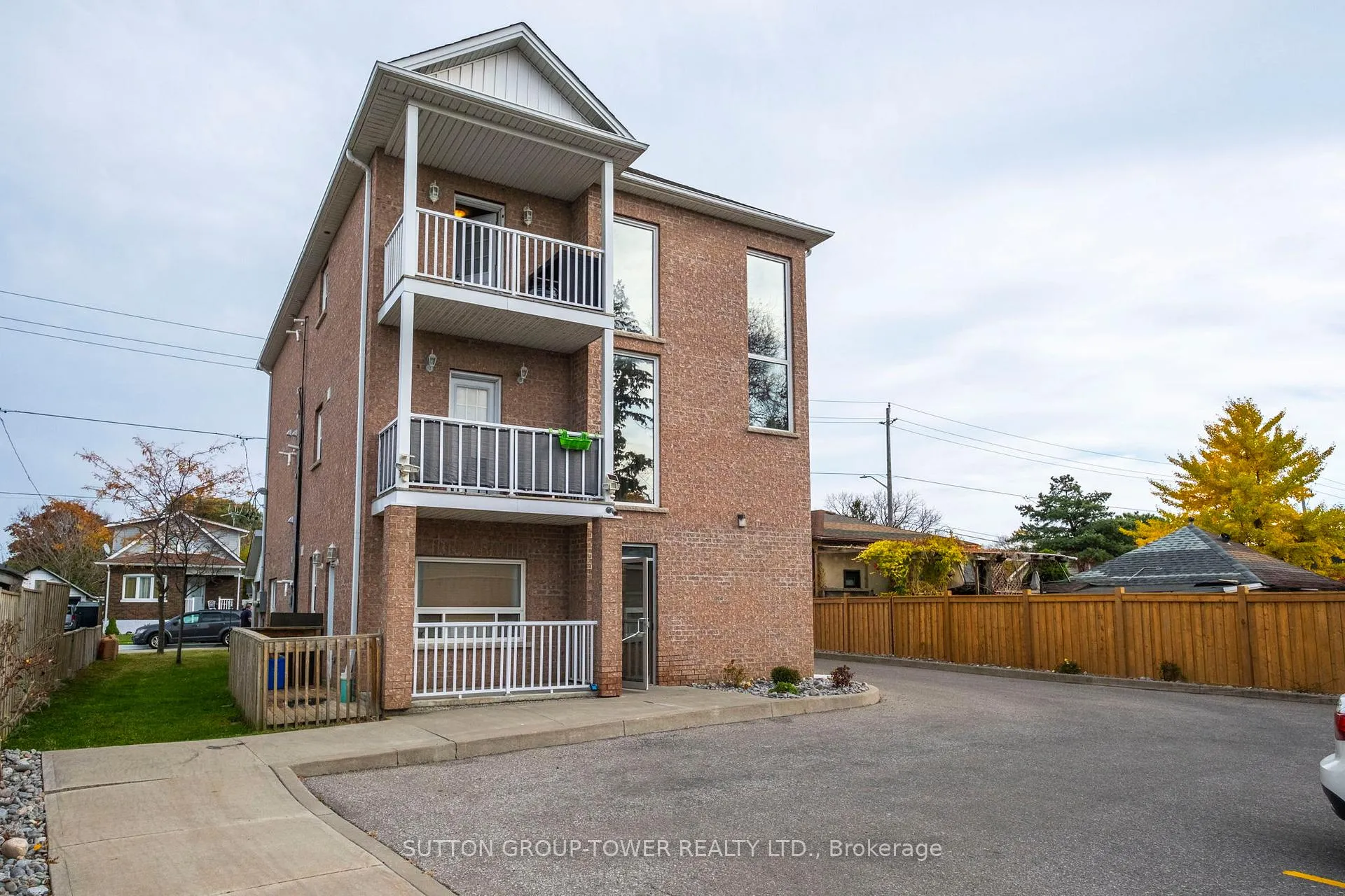 Photo 2 of Unit 2, 750 Albert Street, Oshawa, Lakeview — HOMEH