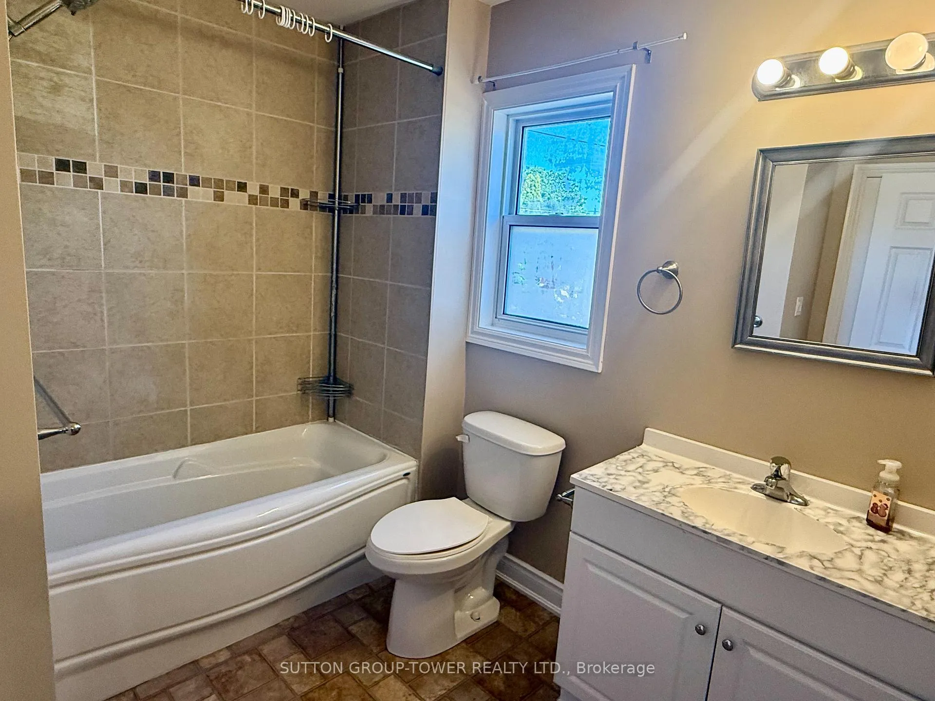 Photo 10 of Unit 2, 750 Albert Street, Oshawa, Lakeview — HOMEH