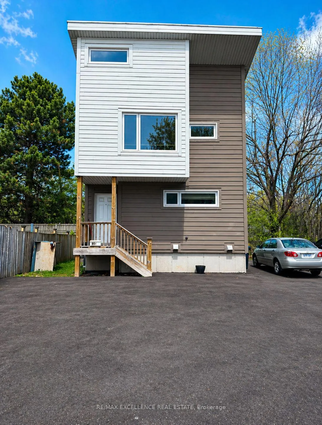 Photo 1 of 20 C Hoskins Square, Brampton, Central Park — HOMEH