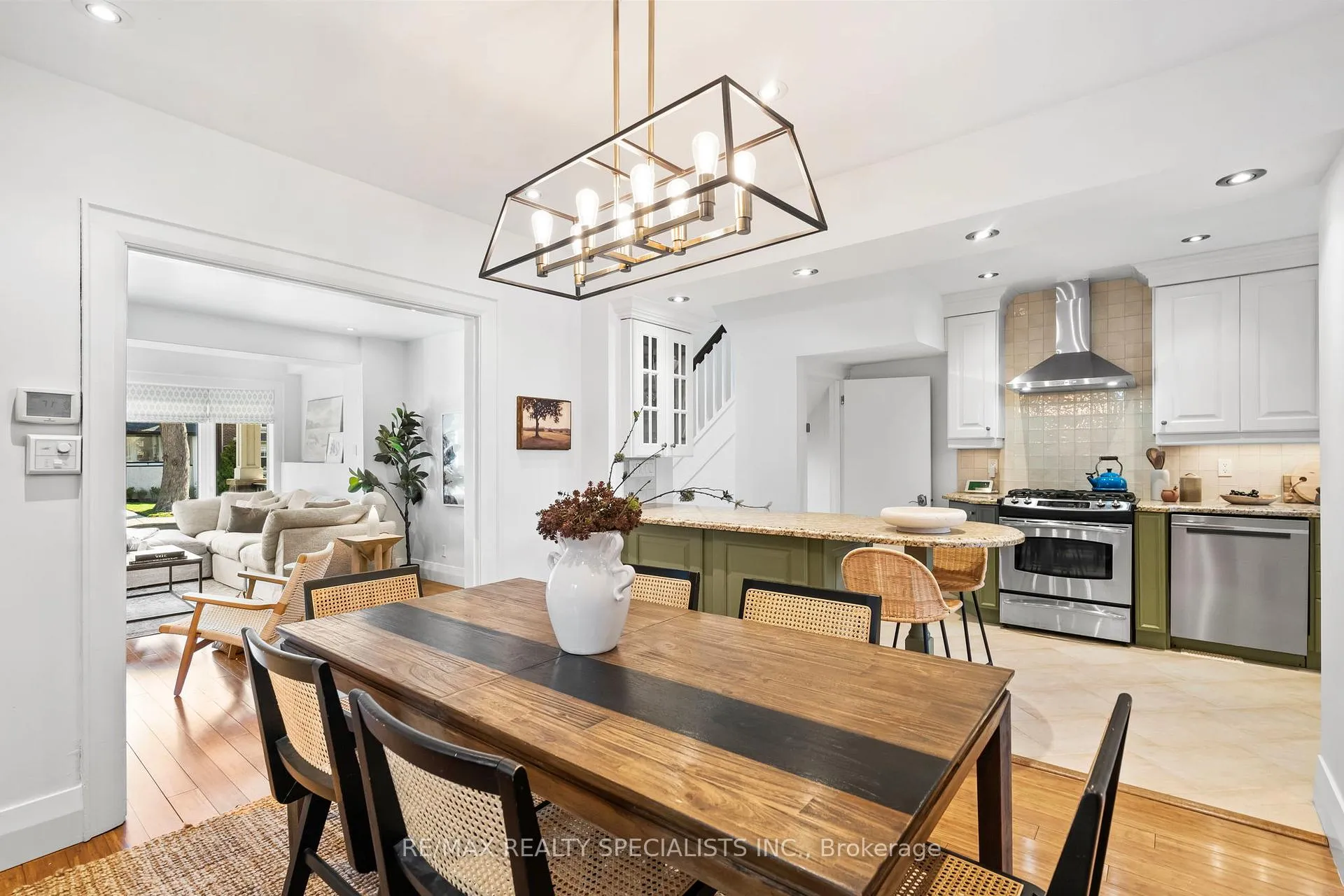 Photo 13 of 50 Albert Avenue, Etobicoke, Mimico — HOMEH