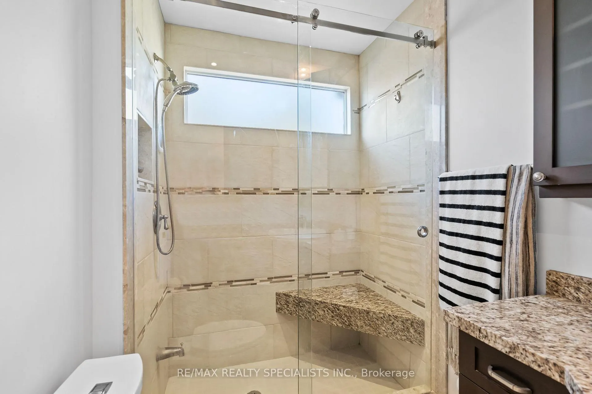 Photo 23 of 50 Albert Avenue, Etobicoke, Mimico — HOMEH