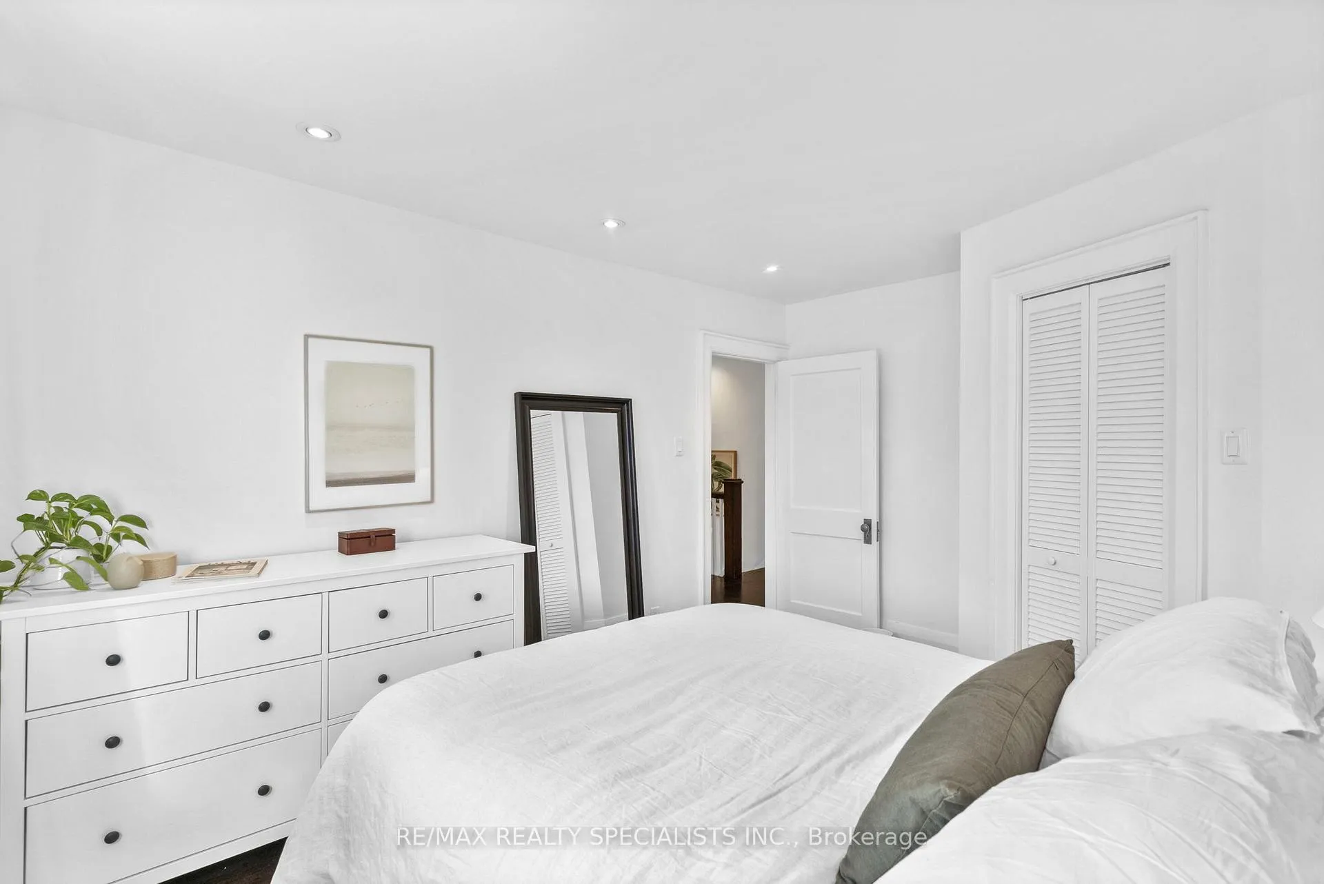 Photo 27 of 50 Albert Avenue, Etobicoke, Mimico — HOMEH