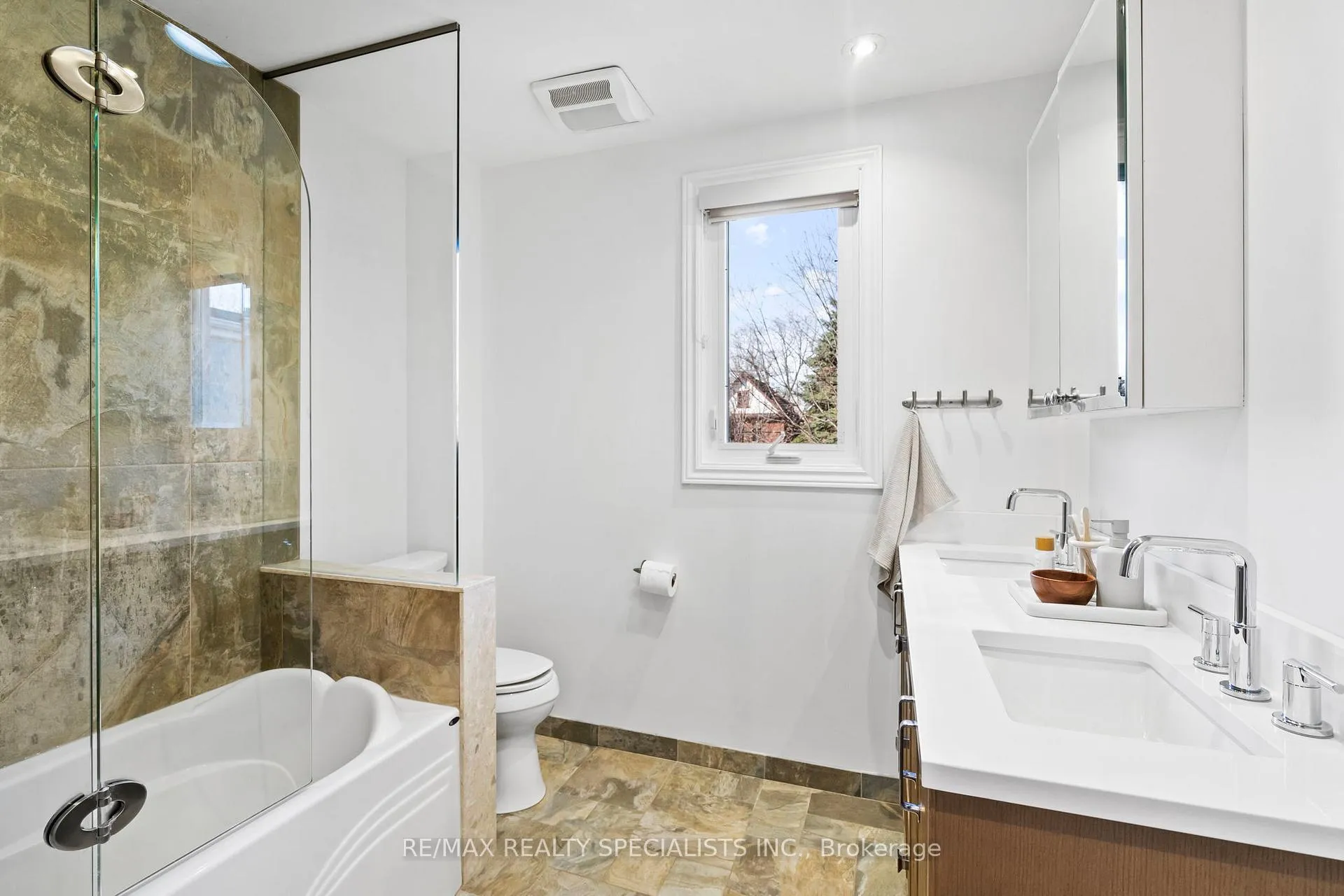 Photo 29 of 50 Albert Avenue, Etobicoke, Mimico — HOMEH