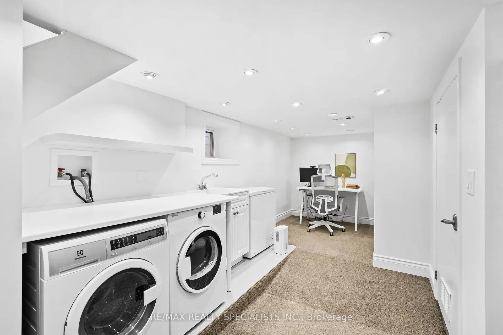 Photo 37 of 50 Albert Avenue, Etobicoke, Mimico — HOMEH