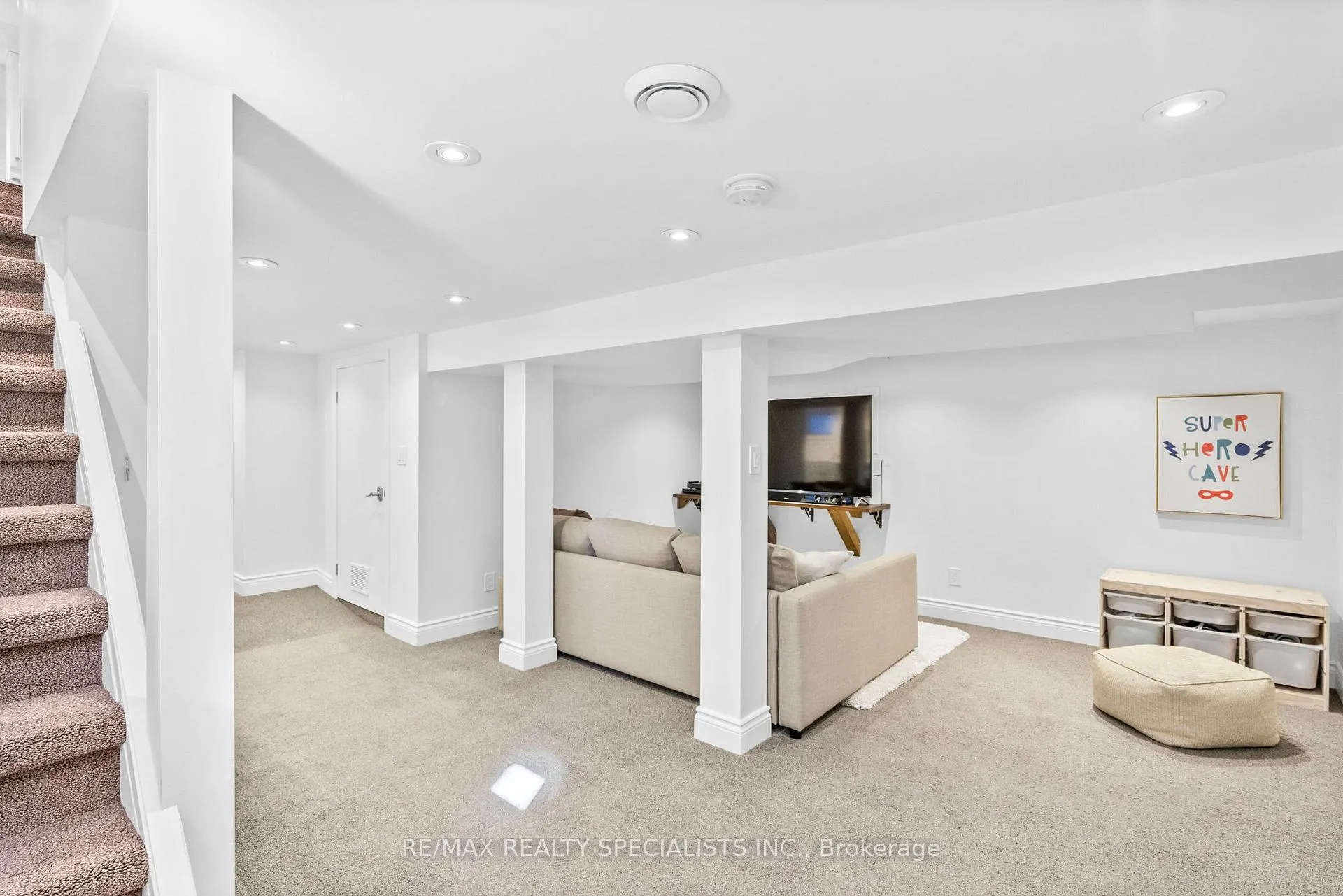Photo 38 of 50 Albert Avenue, Etobicoke, Mimico — HOMEH