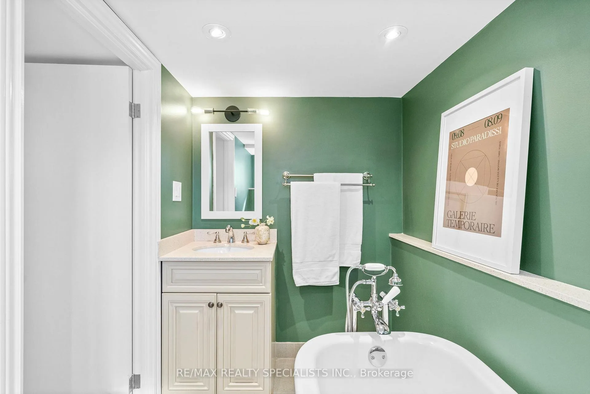 Photo 40 of 50 Albert Avenue, Etobicoke, Mimico — HOMEH