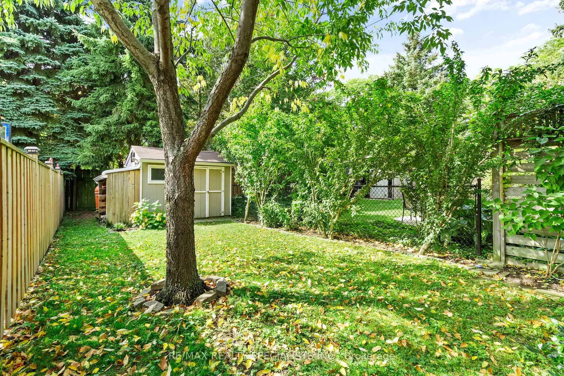 Photo 42 of 50 Albert Avenue, Etobicoke, Mimico — HOMEH