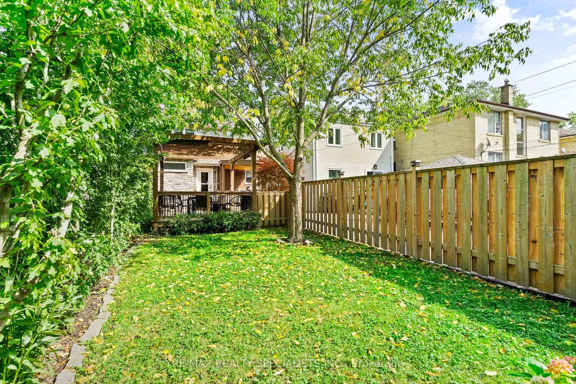 Photo 43 of 50 Albert Avenue, Etobicoke, Mimico — HOMEH