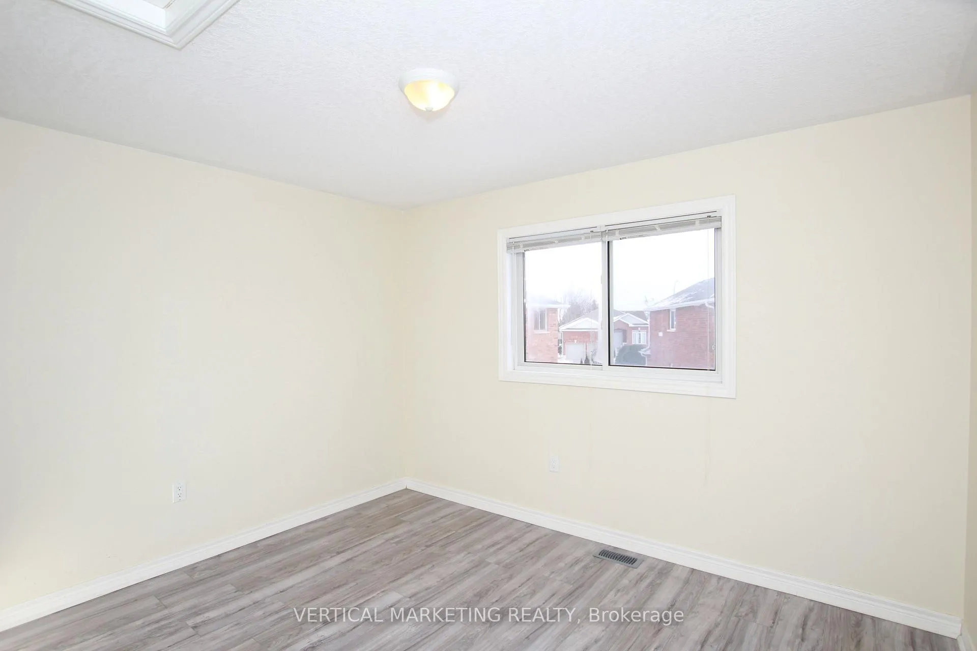 Photo 3 of 35 Buchanan Drive, New Tecumseth, Alliston — HOMEH