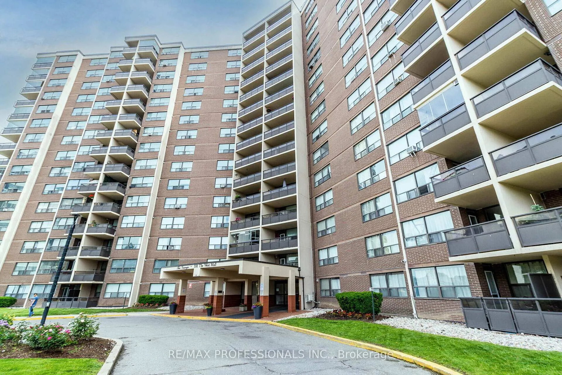 Front of Unit 1618, 551 The West Mall