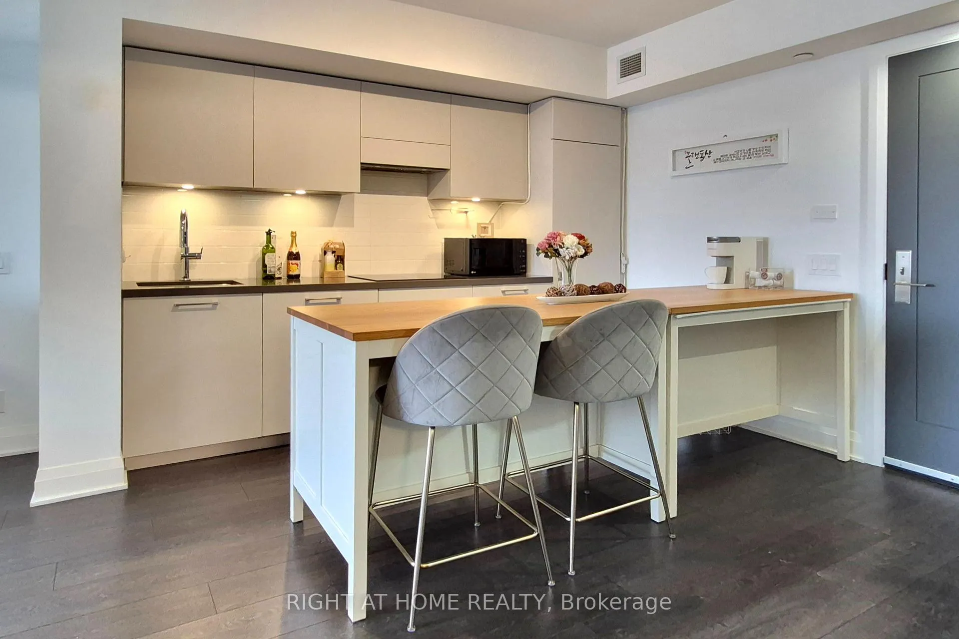 Photo 4 of Unit 319, 33 Frederick Todd Way W, Toronto, Leaside — HOMEH
