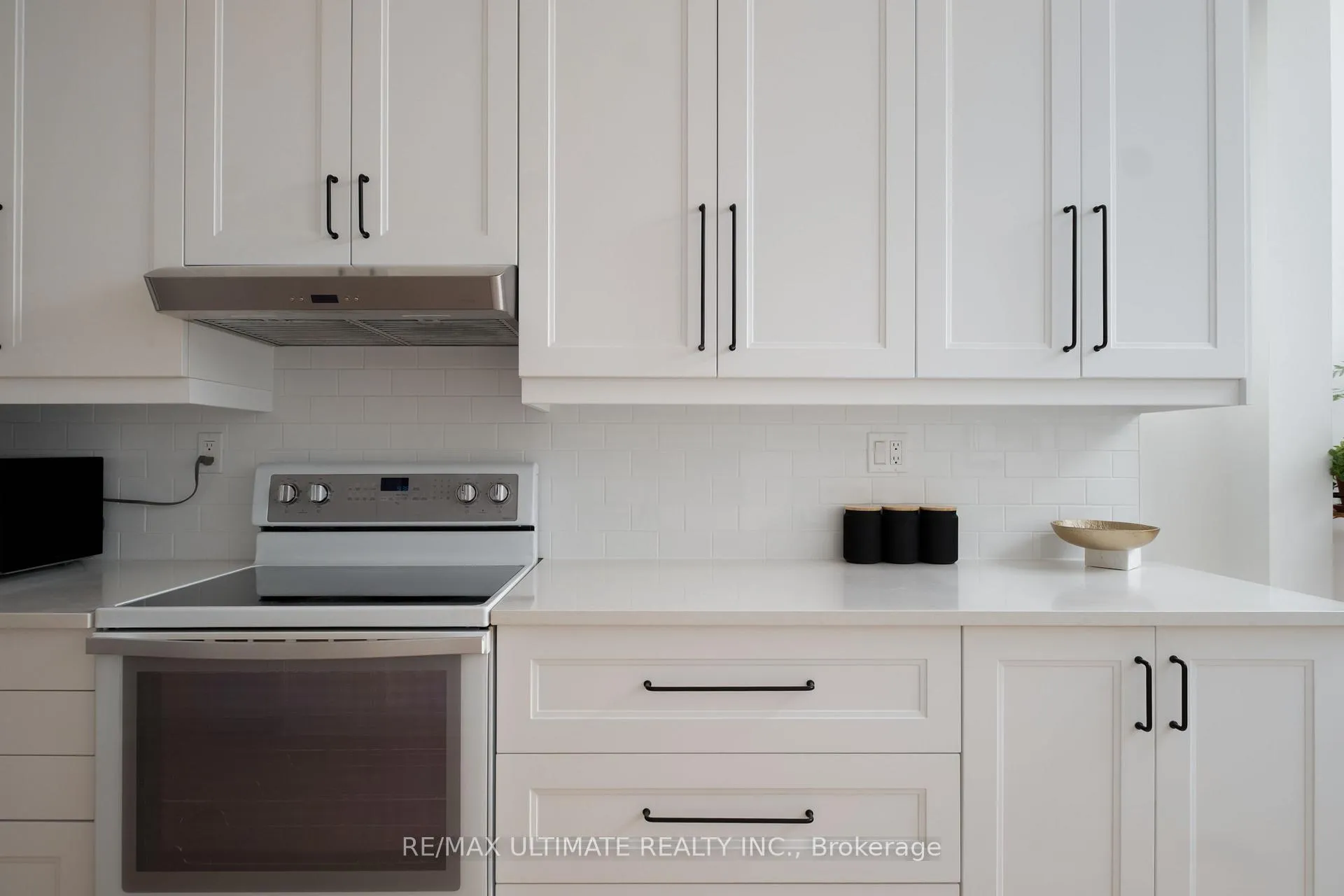 Photo 9 of 32 Lindsey Avenue, Toronto, Dufferin Grove — HOMEH