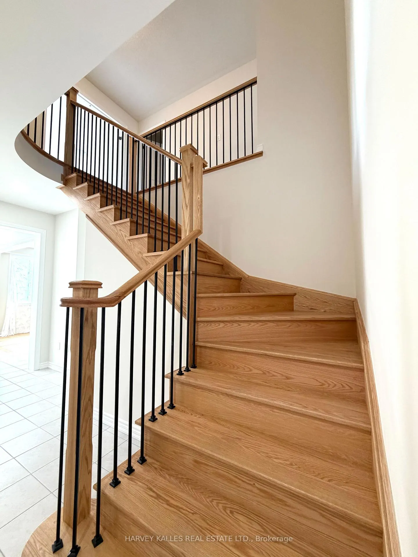 Photo 7 of 49 Lawrence D. Pridham Avenue, New Tecumseth, Rural New Tecumseth — HOMEH