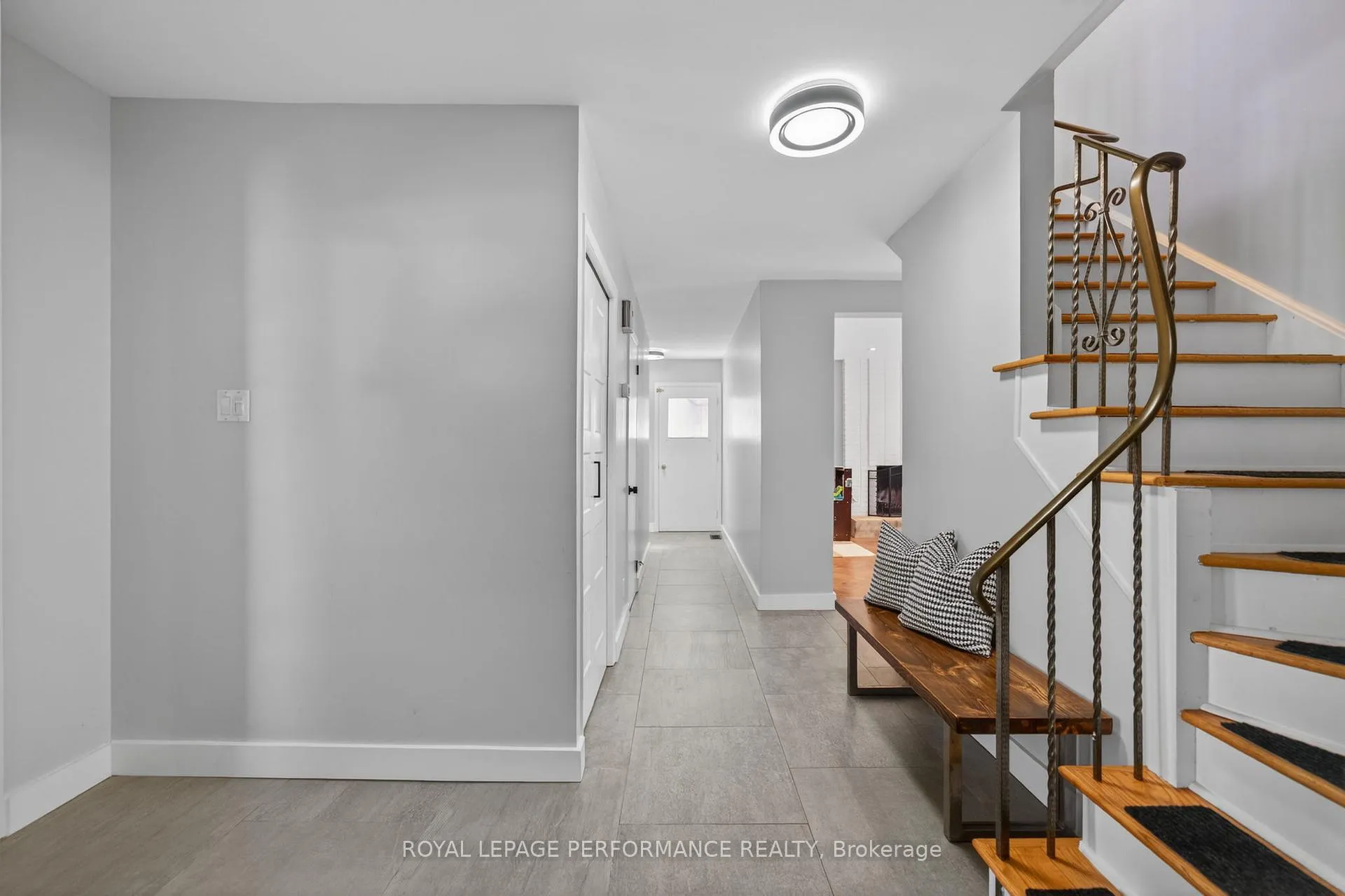 Photo 4 of 31 Northpark Drive, Ottawa, Blackburn Hamlet — HOMEH