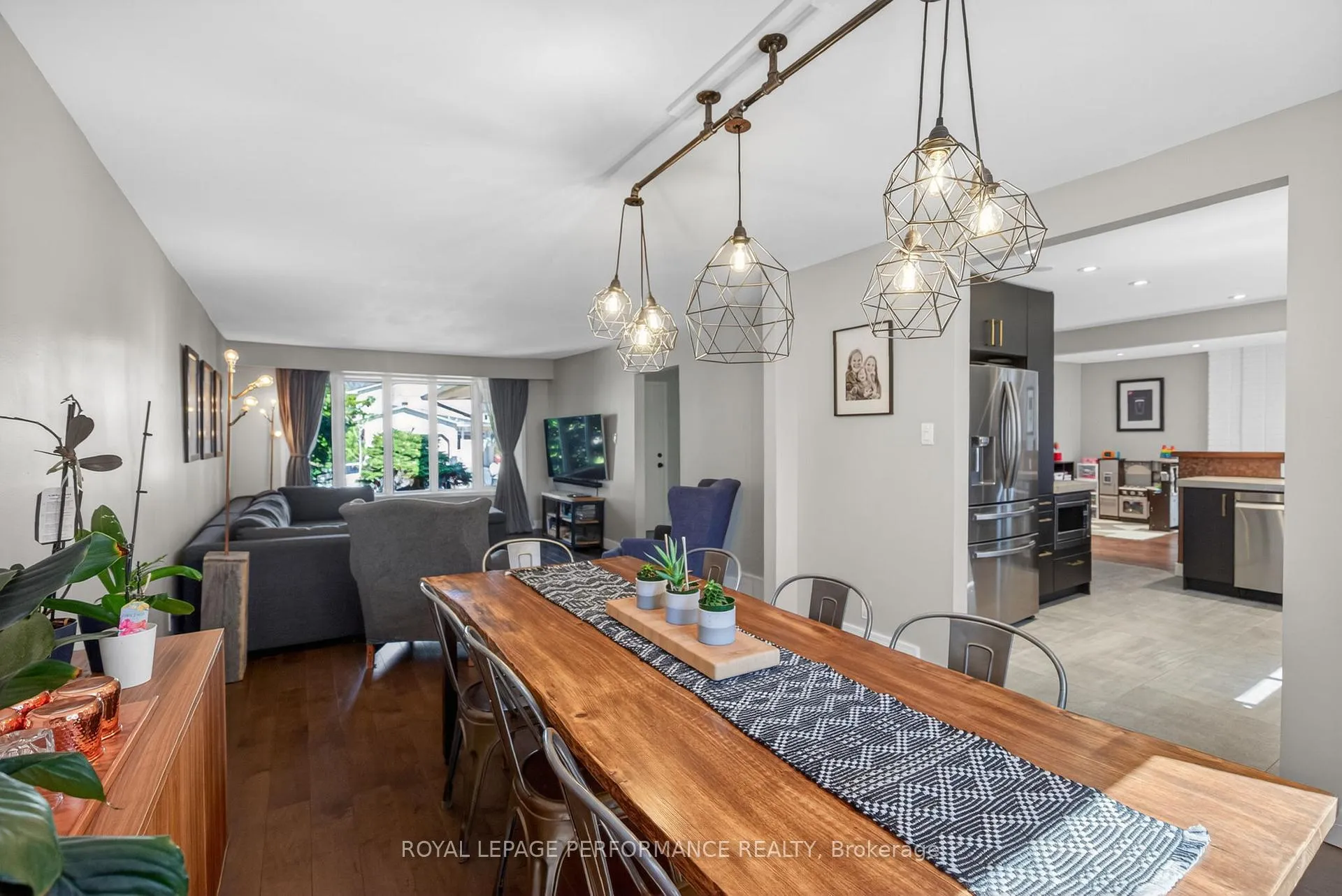 Photo 10 of 31 Northpark Drive, Ottawa, Blackburn Hamlet — HOMEH