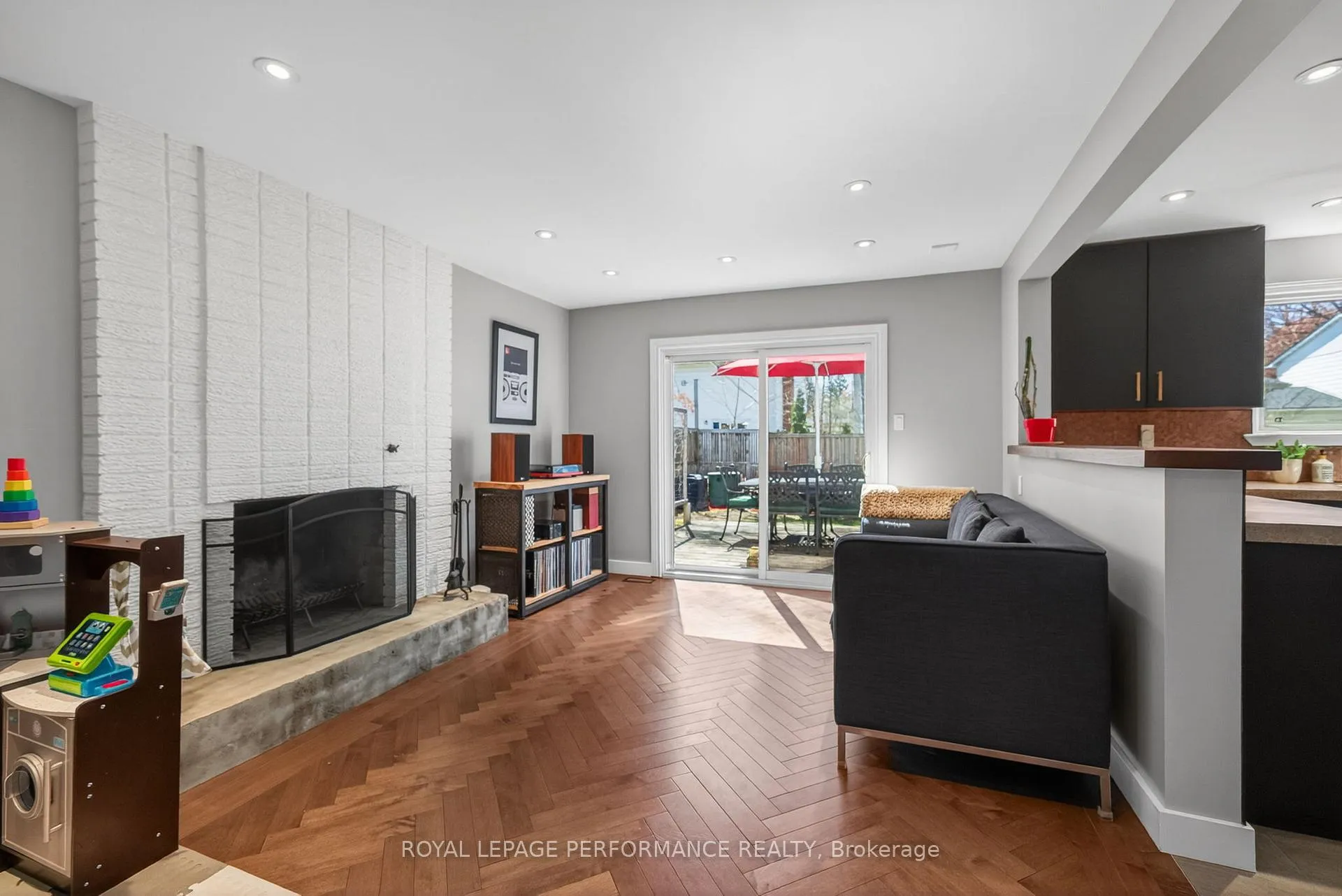 Photo 15 of 31 Northpark Drive, Ottawa, Blackburn Hamlet — HOMEH