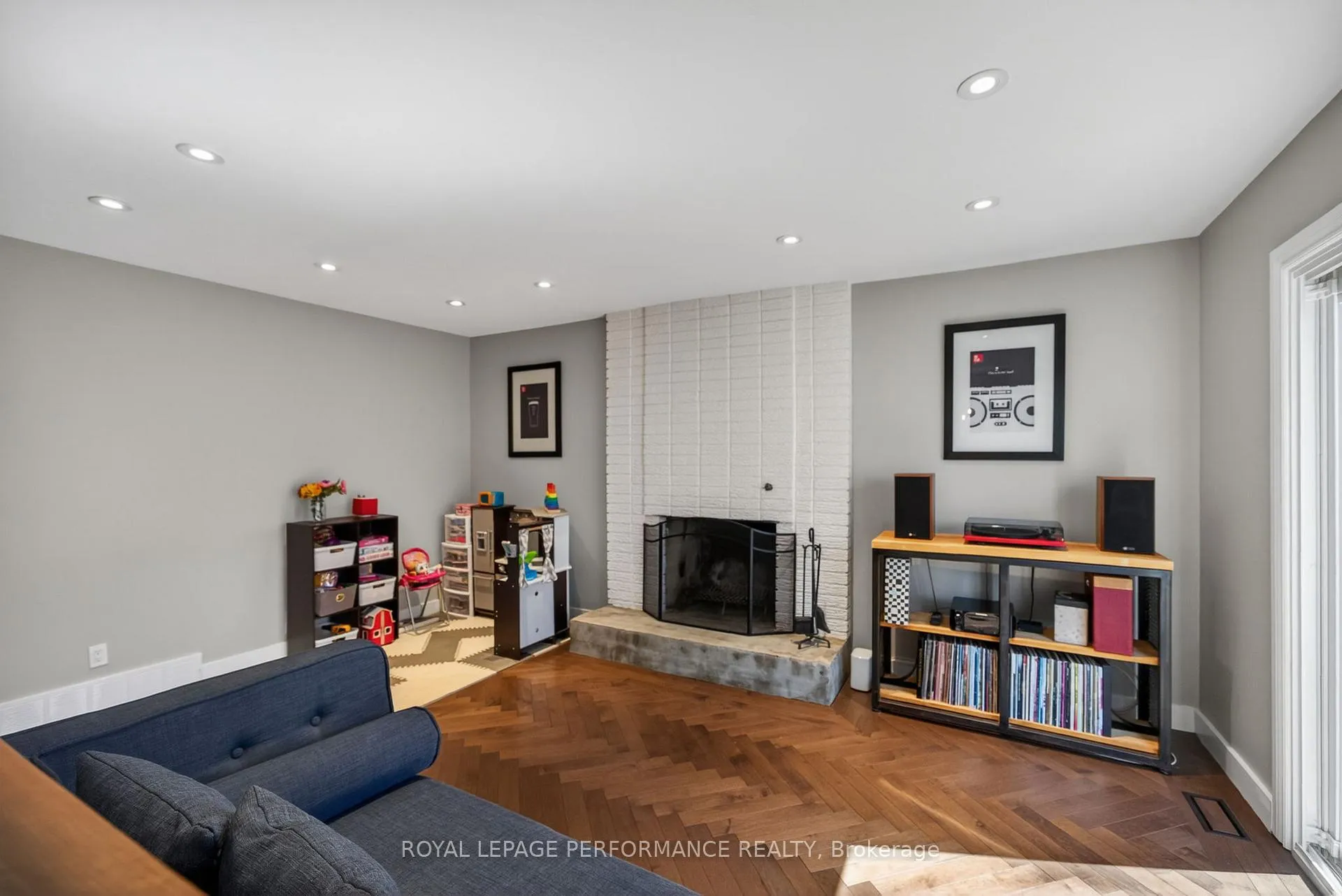 Photo 17 of 31 Northpark Drive, Ottawa, Blackburn Hamlet — HOMEH