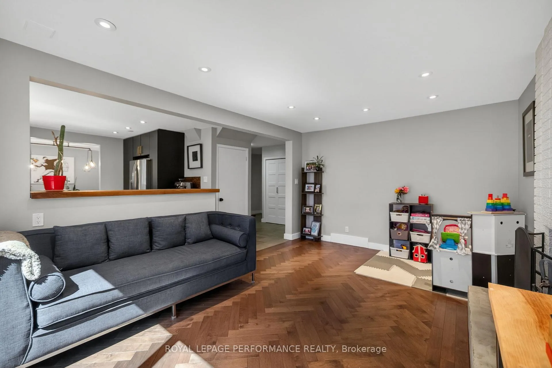 Photo 18 of 31 Northpark Drive, Ottawa, Blackburn Hamlet — HOMEH