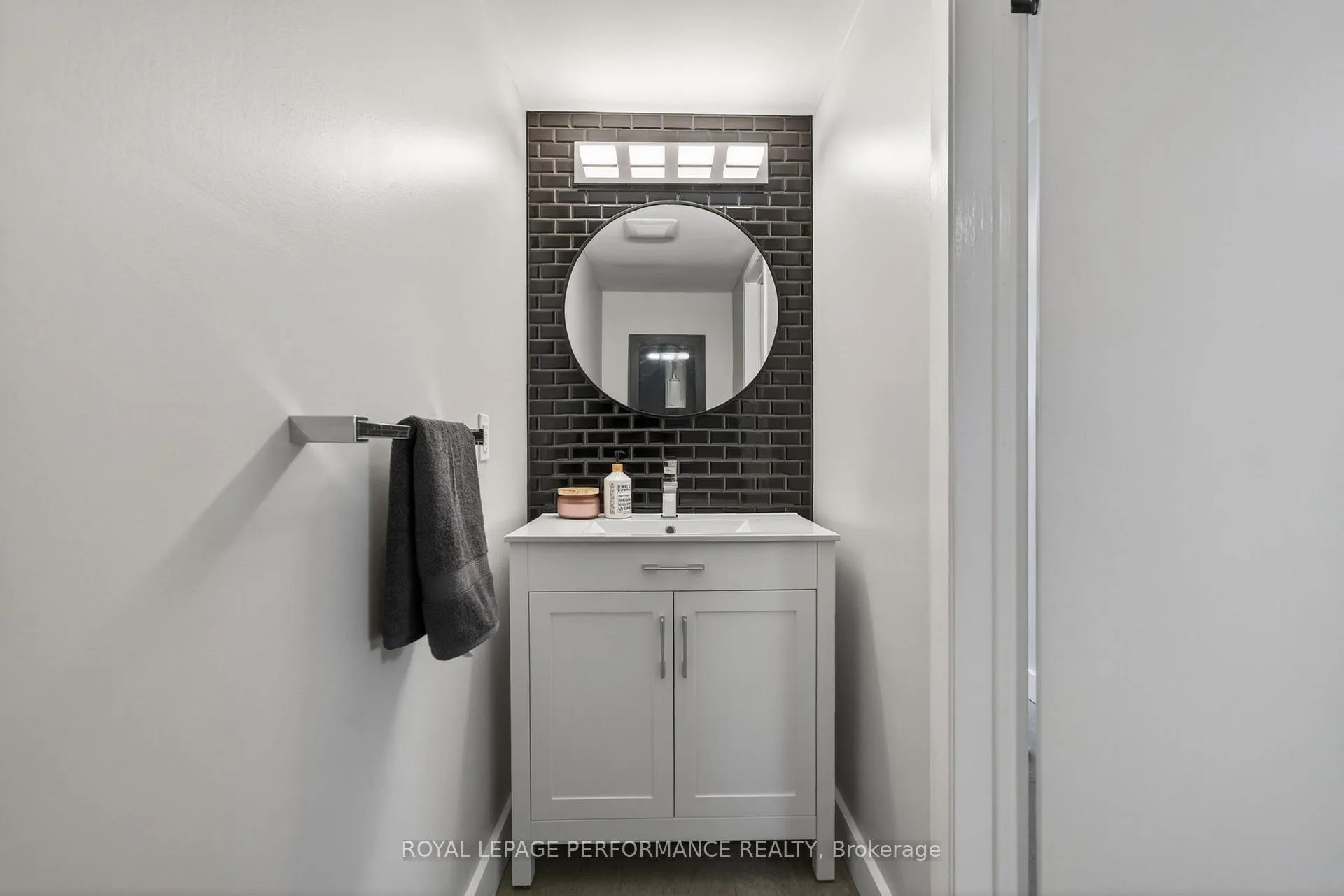 Photo 20 of 31 Northpark Drive, Ottawa, Blackburn Hamlet — HOMEH