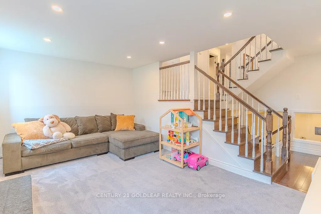Photo 42 of 6 Pemberton Crescent, Ottawa, Manordale — HOMEH