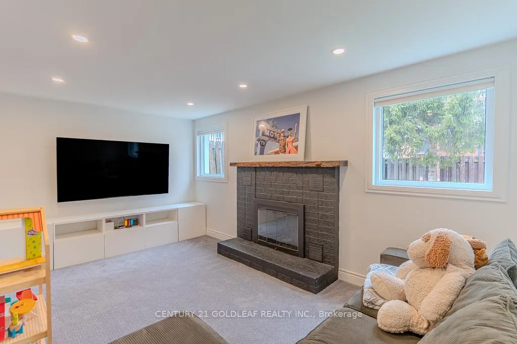 Photo 43 of 6 Pemberton Crescent, Ottawa, Manordale — HOMEH