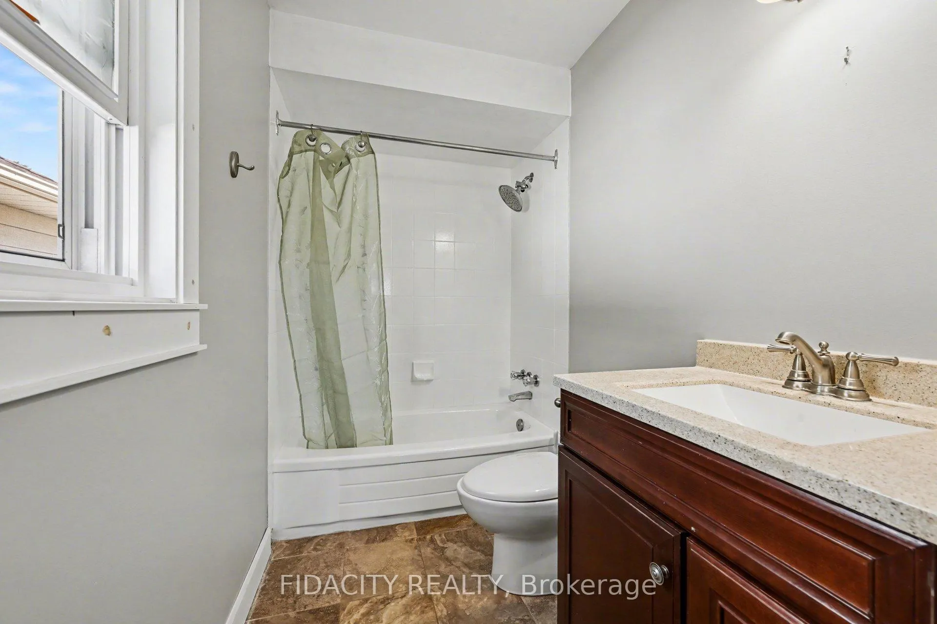 Photo 15 of 117 Beechfern Drive, Ottawa, Stittsville (Central) — HOMEH
