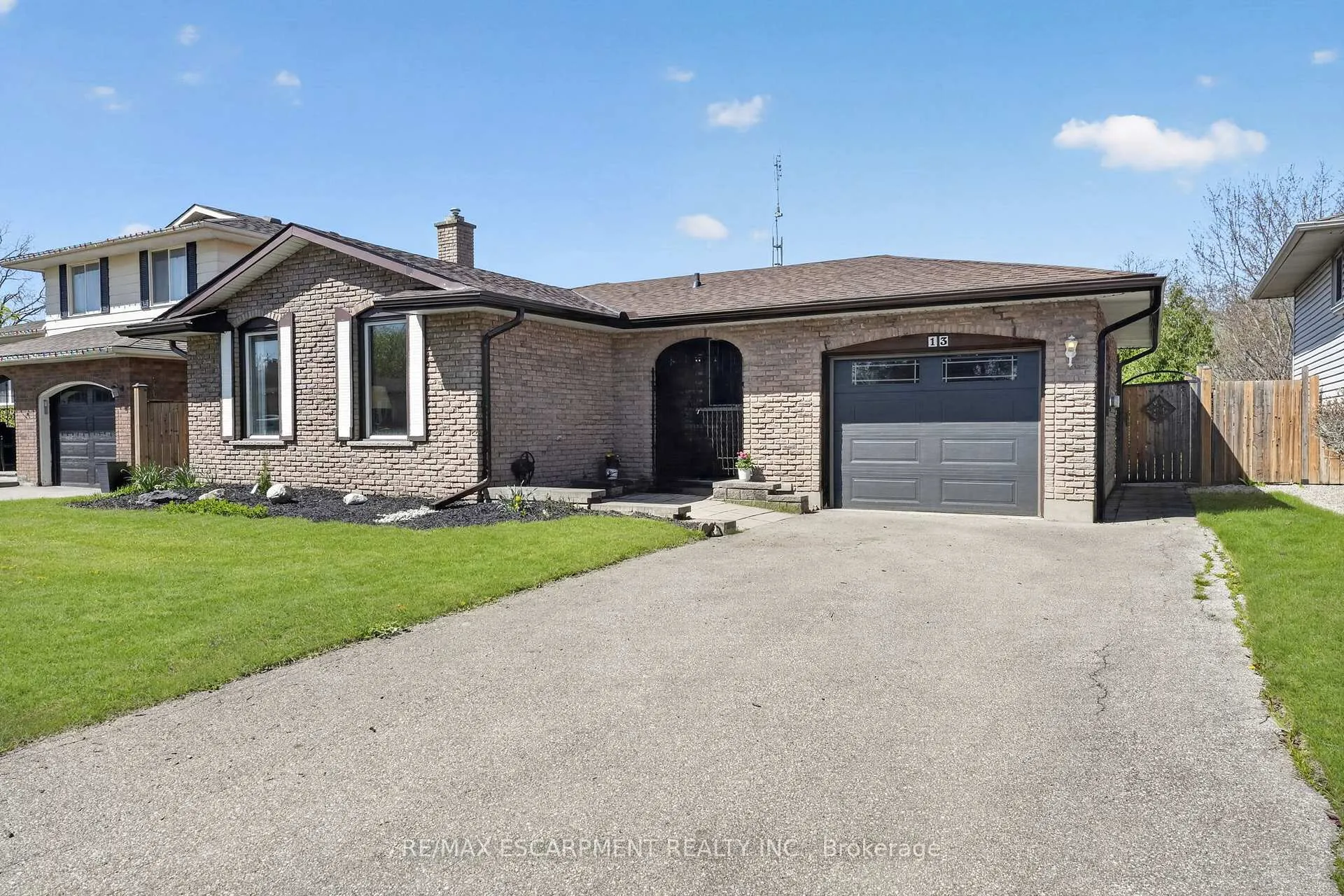 Photo 1 of 13 Cascade Court, St. Catharines, Secord Woods — HOMEH