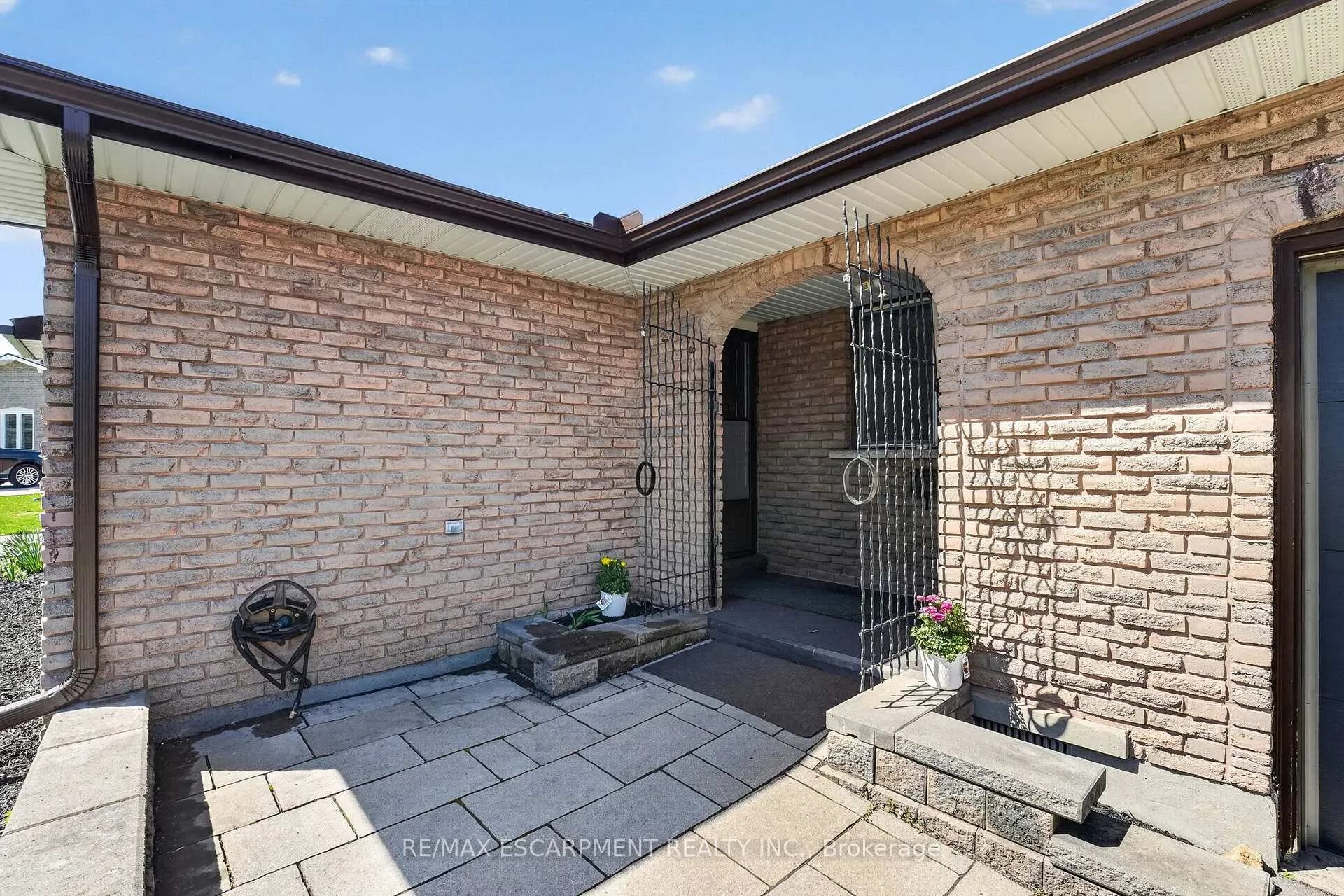 Photo 4 of 13 Cascade Court, St. Catharines, Secord Woods — HOMEH
