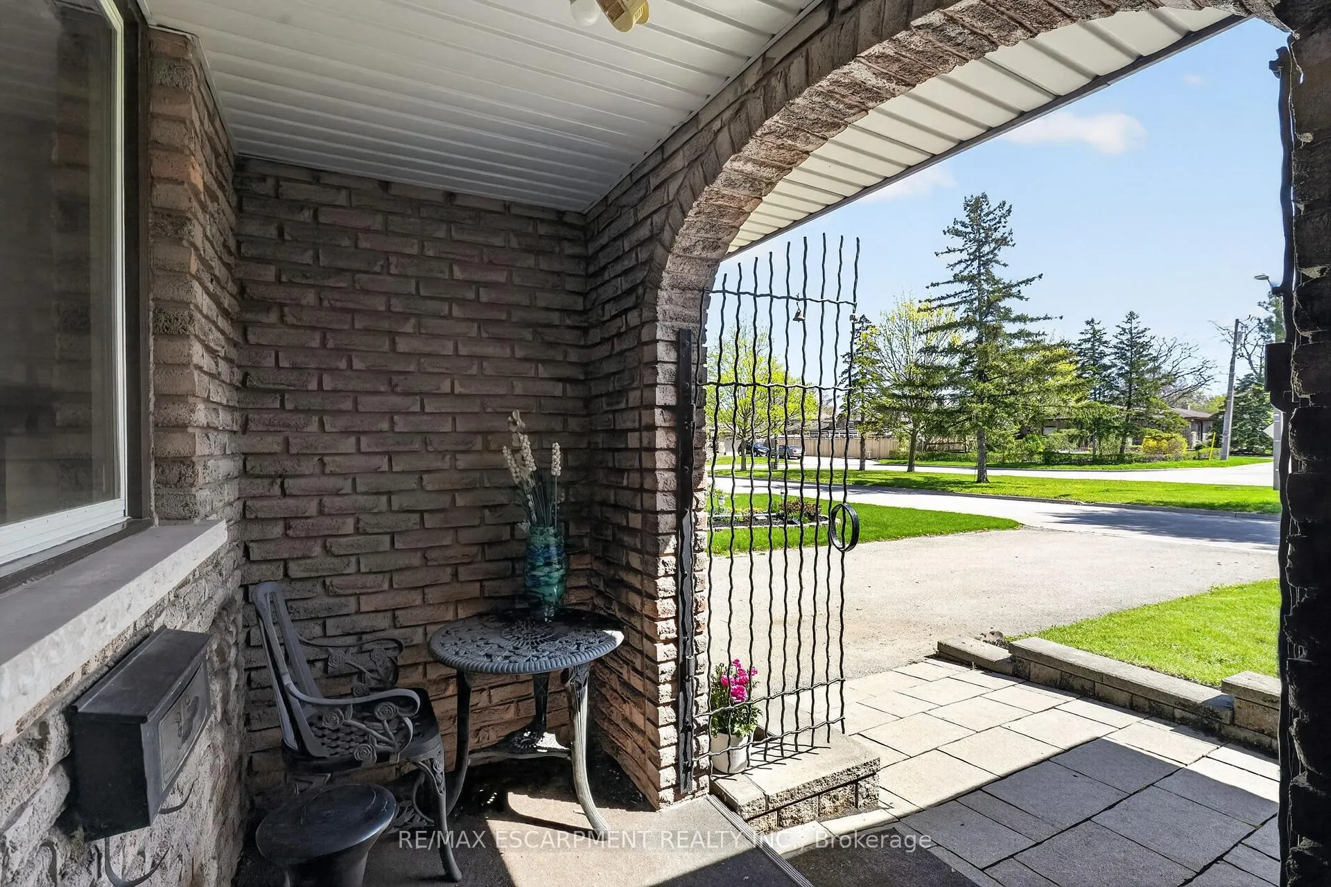 Photo 5 of 13 Cascade Court, St. Catharines, Secord Woods — HOMEH